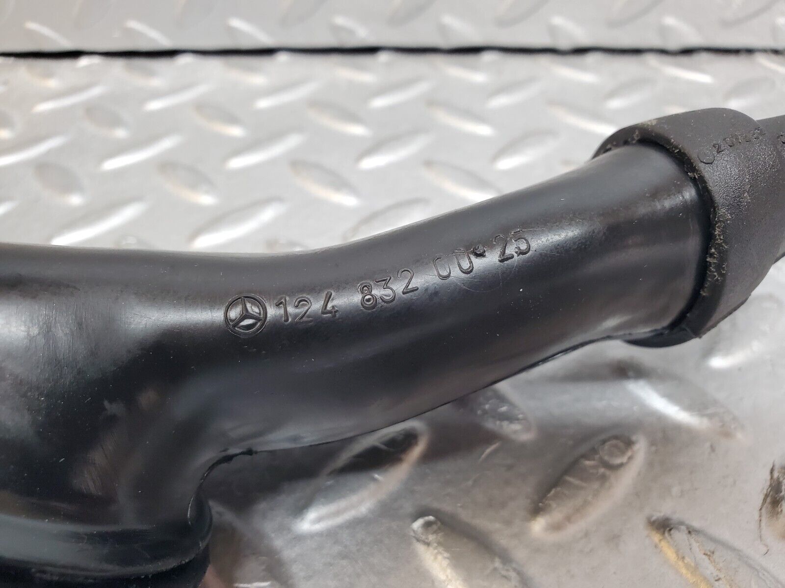 44775 Mercedes-Benz W124 220E Heater Water Drain 1248320025 1248320294