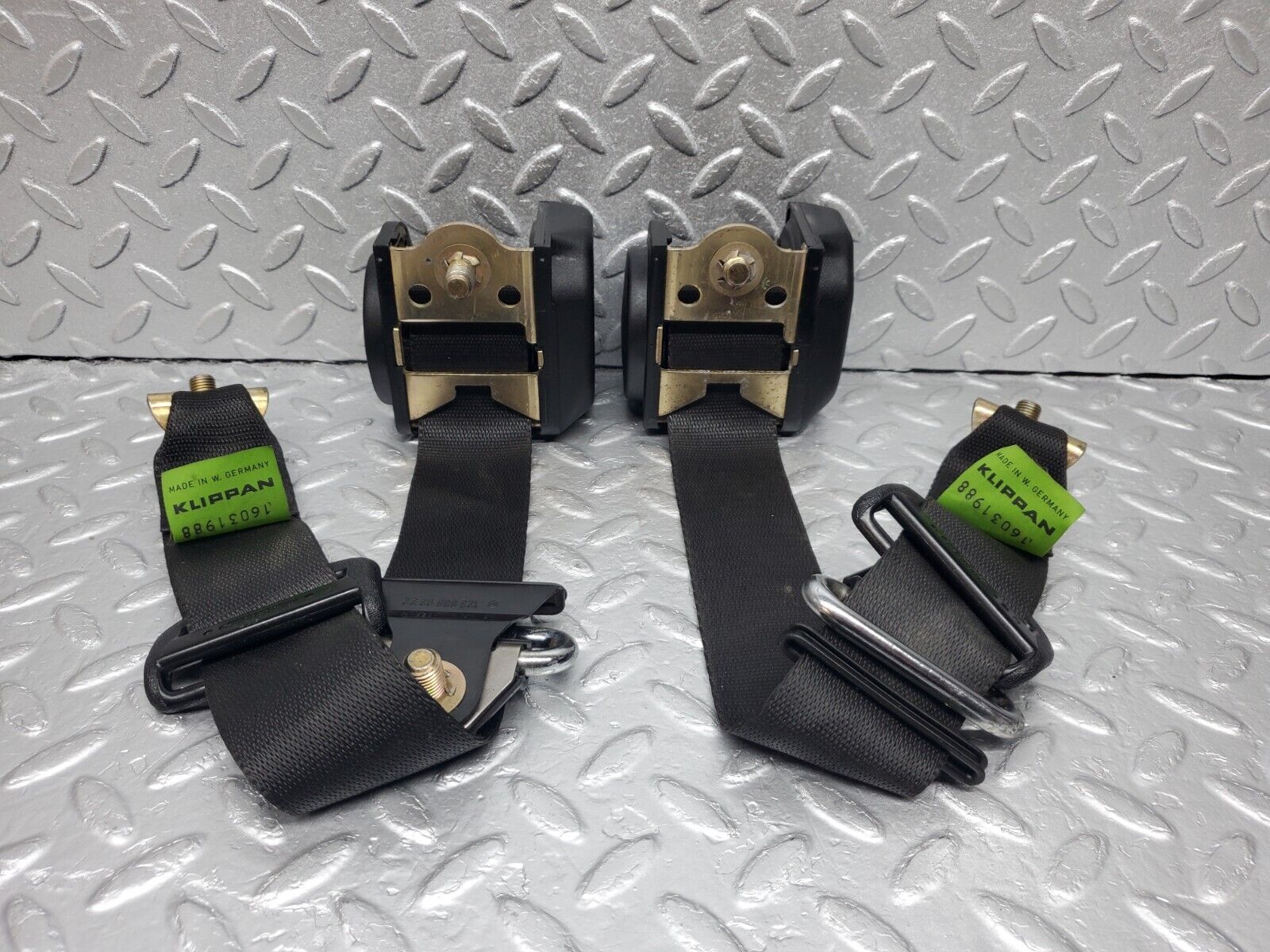 45865 Mercedes-Benz W126 420SE Rear Seat Belt Set With Buckles 1268601886 1248601185 1268601396