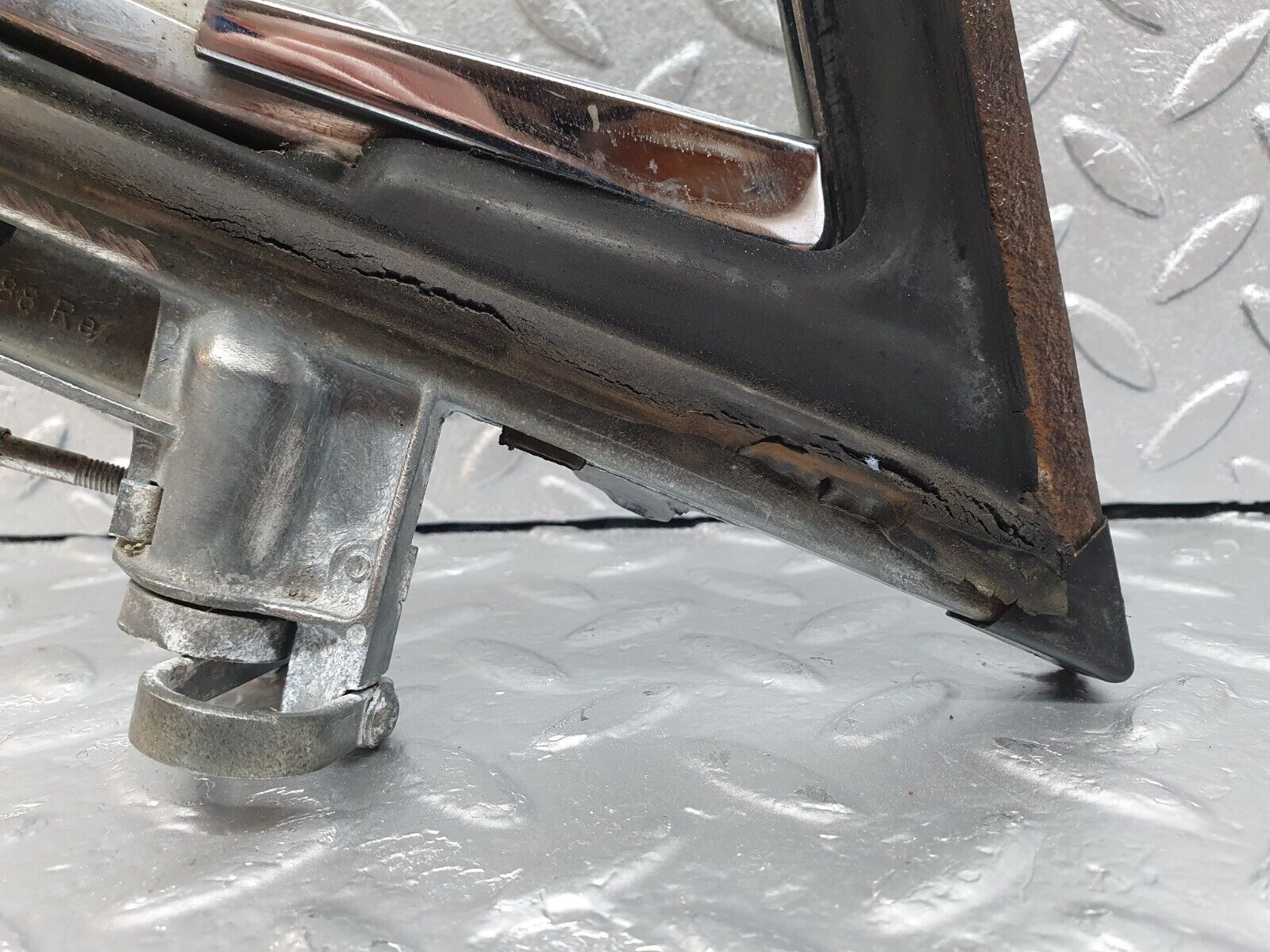 43225 Mercedes-Benz W108 280SE Front Right Quarter Window