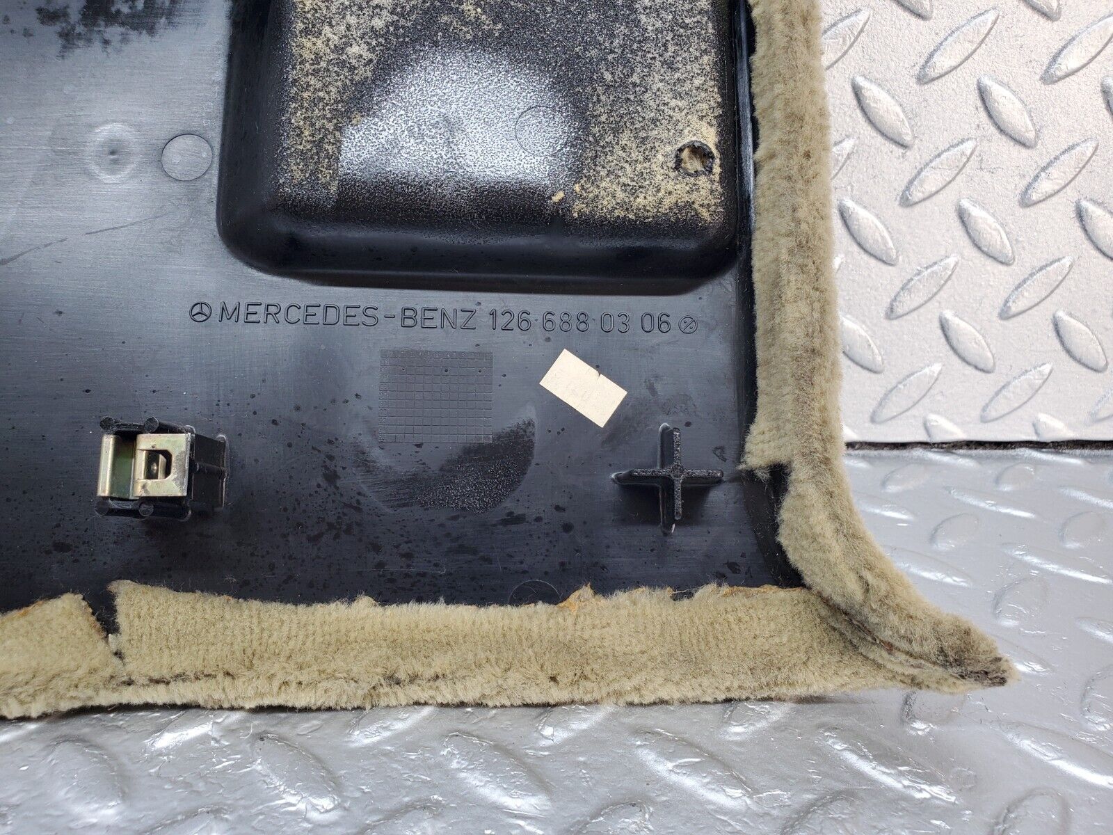 45693 Mercedes-Benz W126 420SE Kick Panel Left Side Beige 1266880306