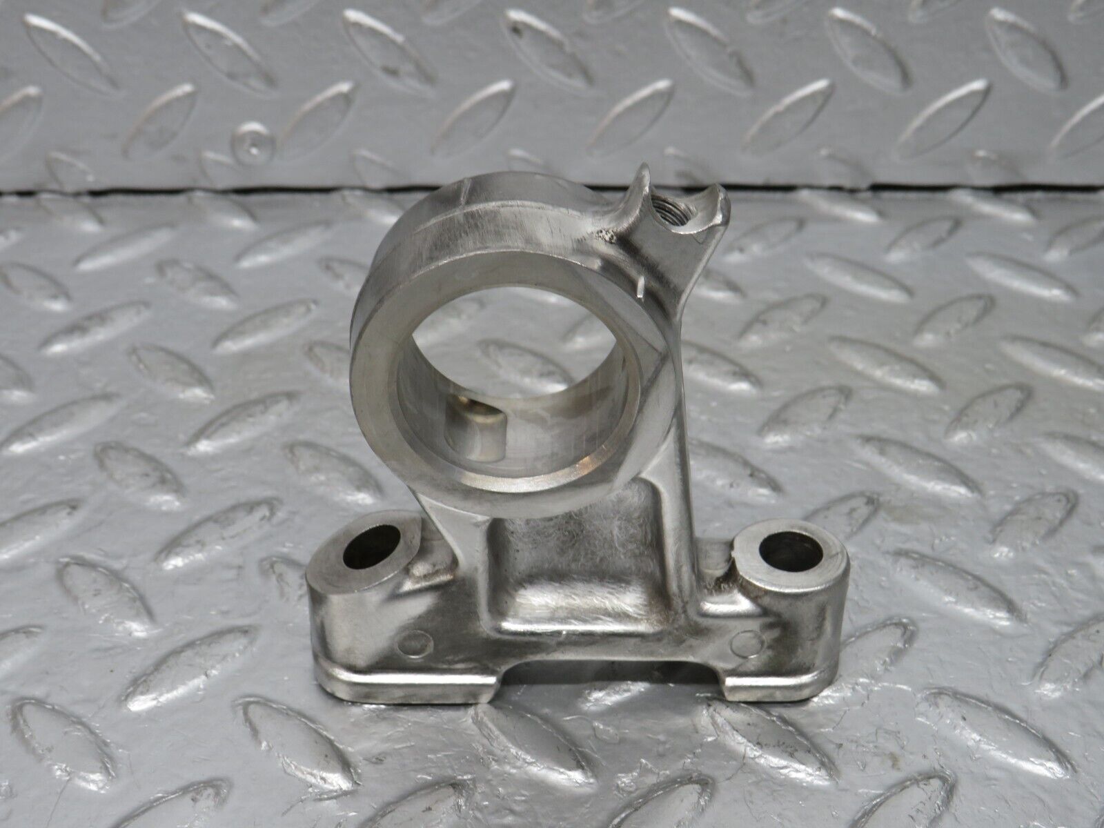 32992 Mercedes-Benz C107 R107 350 V8 Camshaft Tower Bearing 1160511810