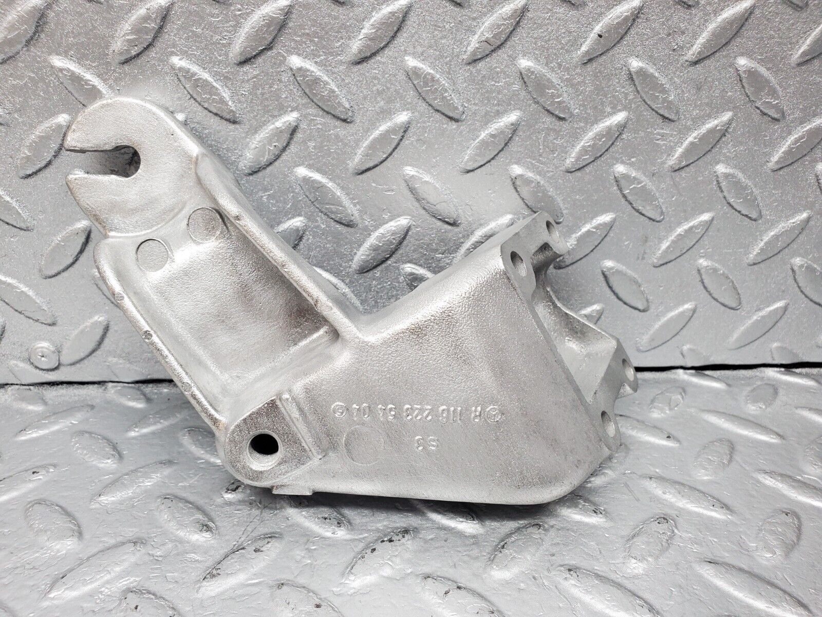 45923 Mercedes-Benz W126 420SE Engine Mount Bracket Left Side 1162235404