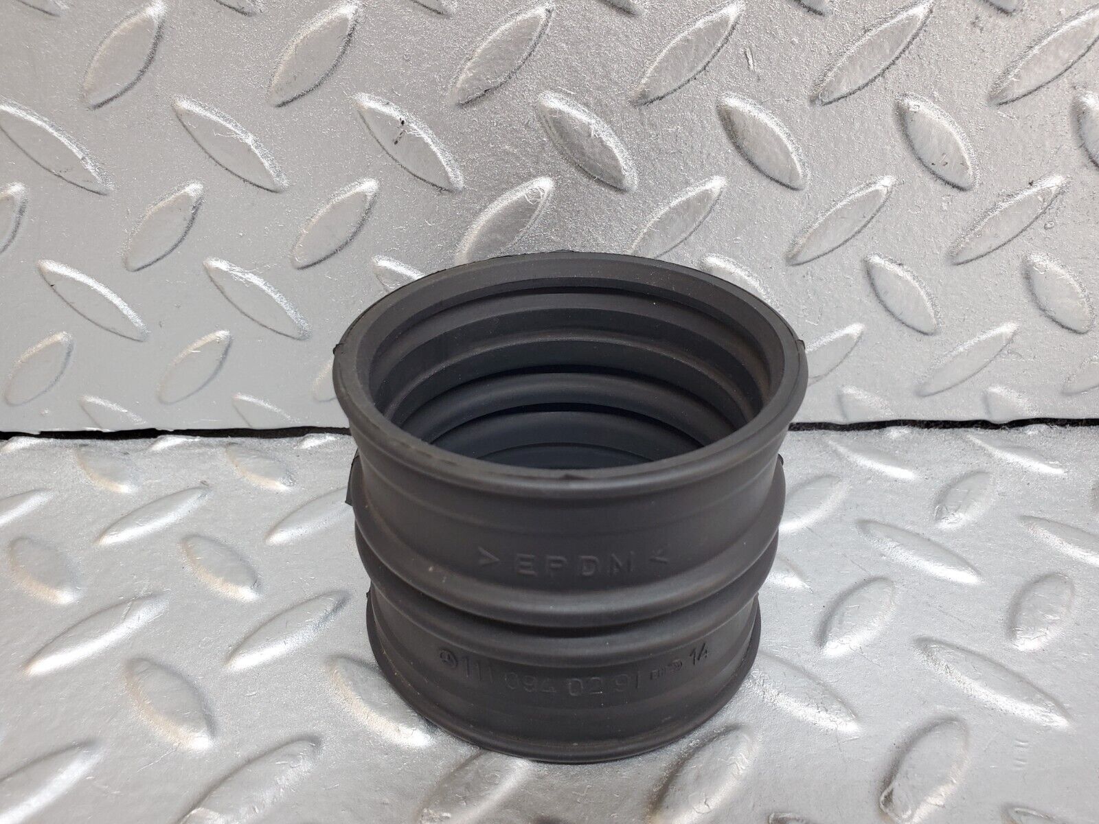 44761 Mercedes-Benz W124 220E Air Intake Pipe 110940291