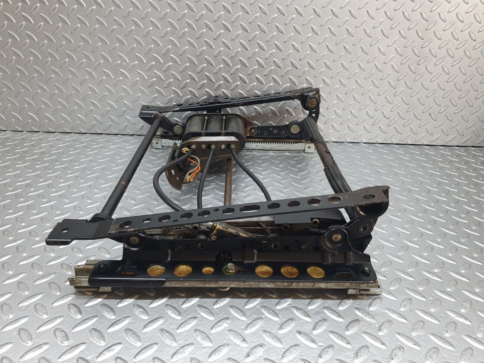 43824 Mercedes-Benz C126 380SEC Coupe Front Right Electric Seat Base