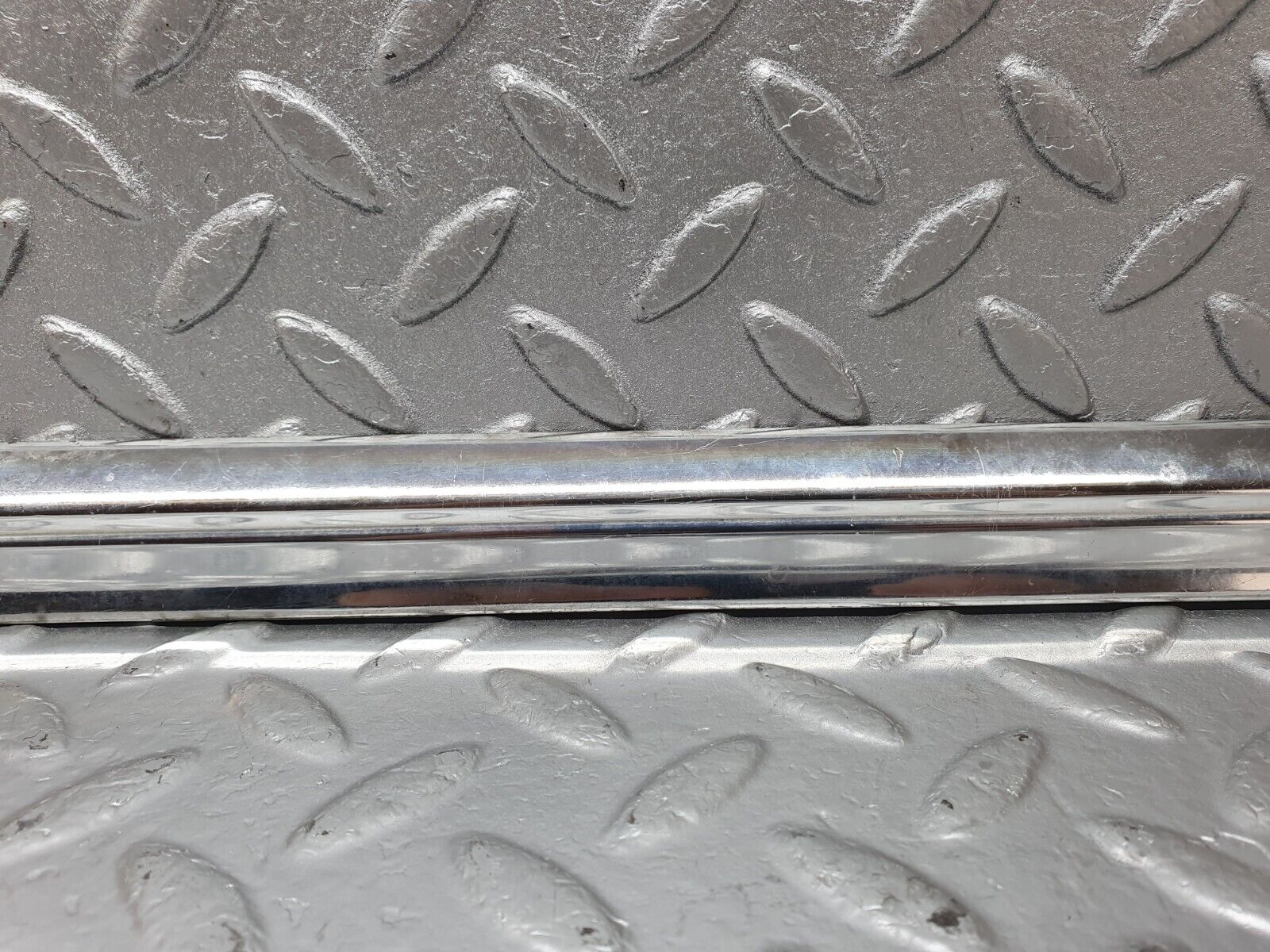 43463 Mercedes-Benz W108 280SE Front Left Door Window Chrome Trim