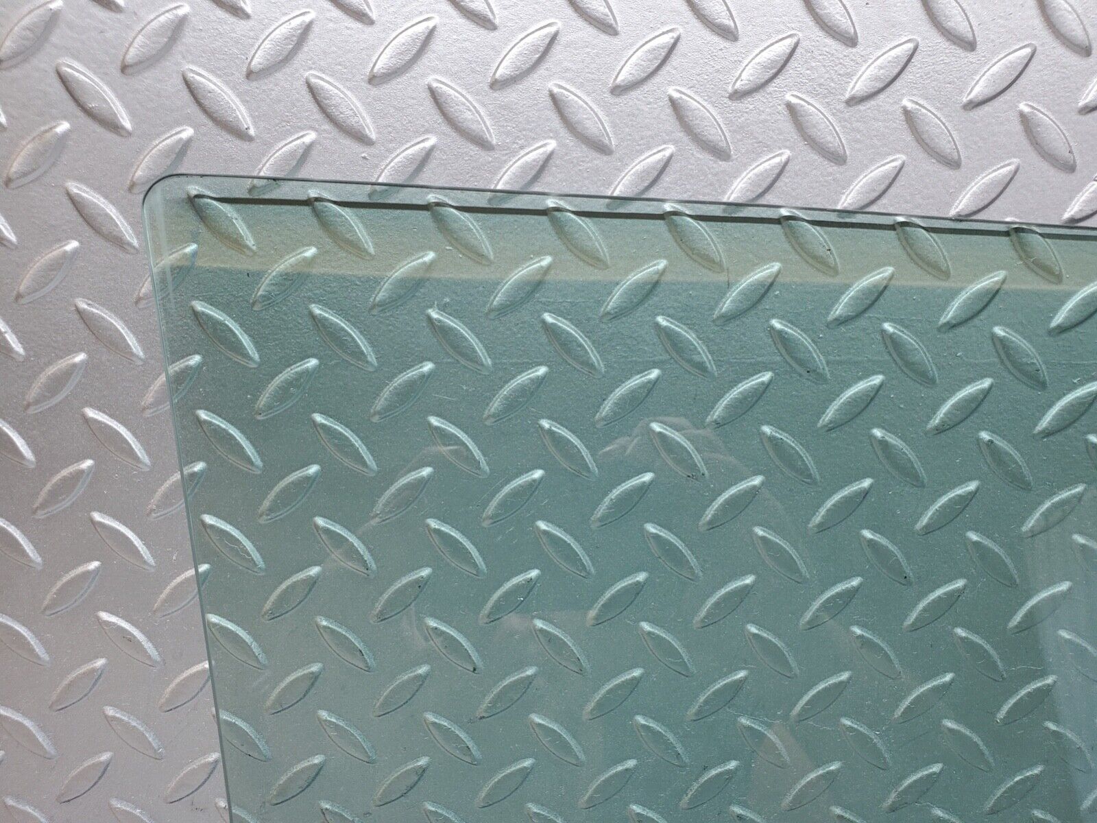 44620 Mercedes-Benz W124 220E Front Left Door Window Glass