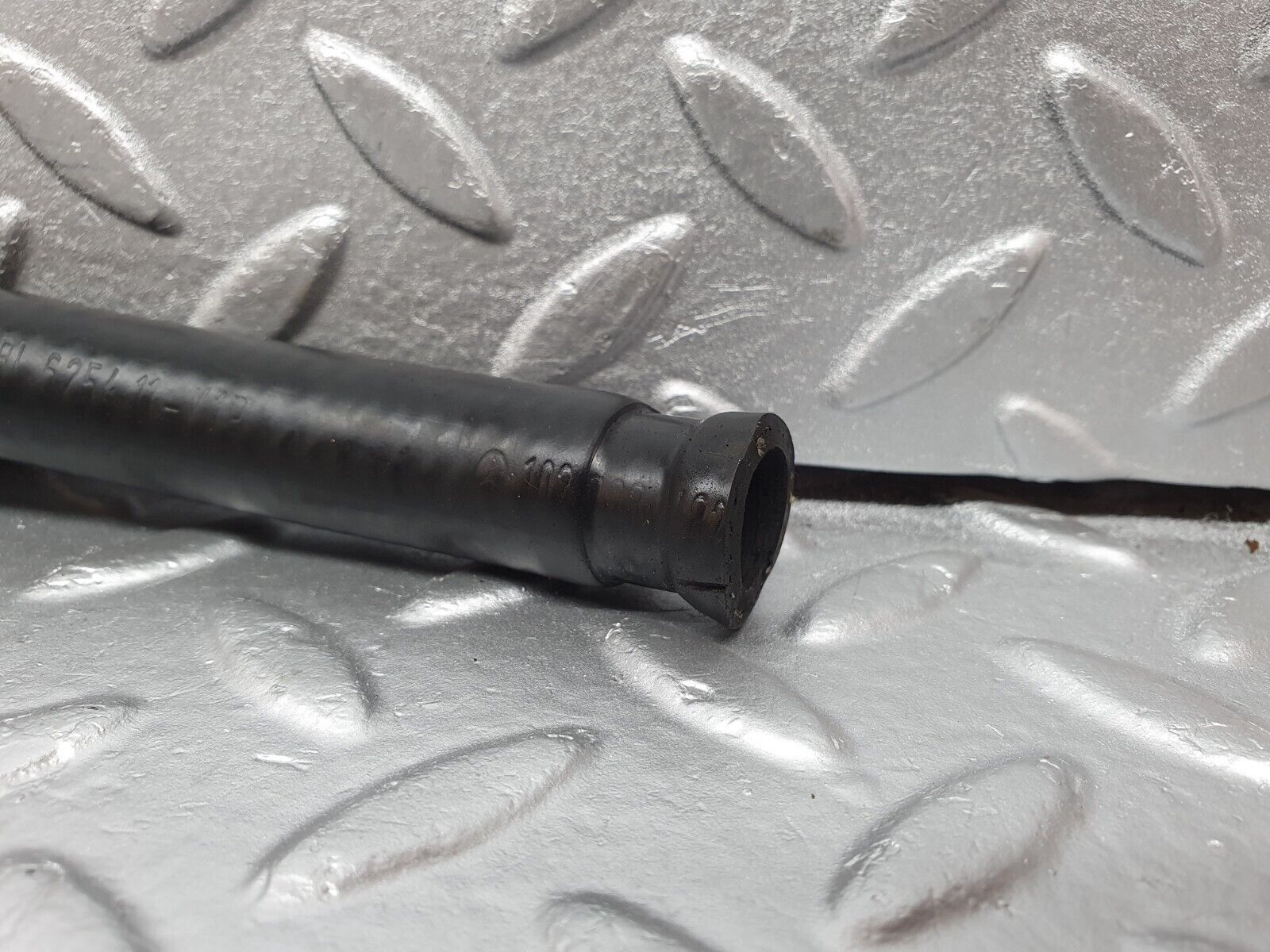 41623 Mercedes-Benz W124 200E Carburettor Heating Coolant Hose Pipe 1022031182