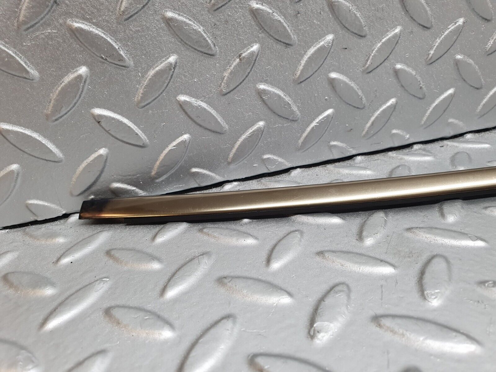 42641 Mercedes-Benz R129 320SL Coupe Front Windscreen Top Chrome Moulding Trim