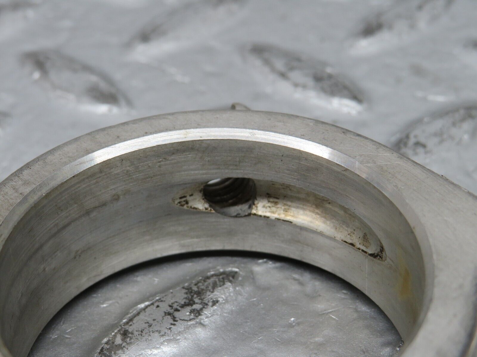 32800 Mercedes-Benz C107 R107 350 V8 Camshaft Tower Bearing 1160512112