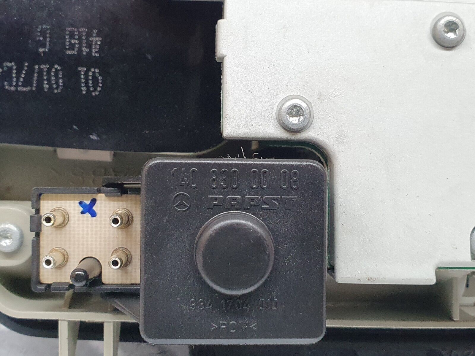 41906 Mercedes-Benz W202 C200 Interior Dome Light Hella 208820 148564 1408300008