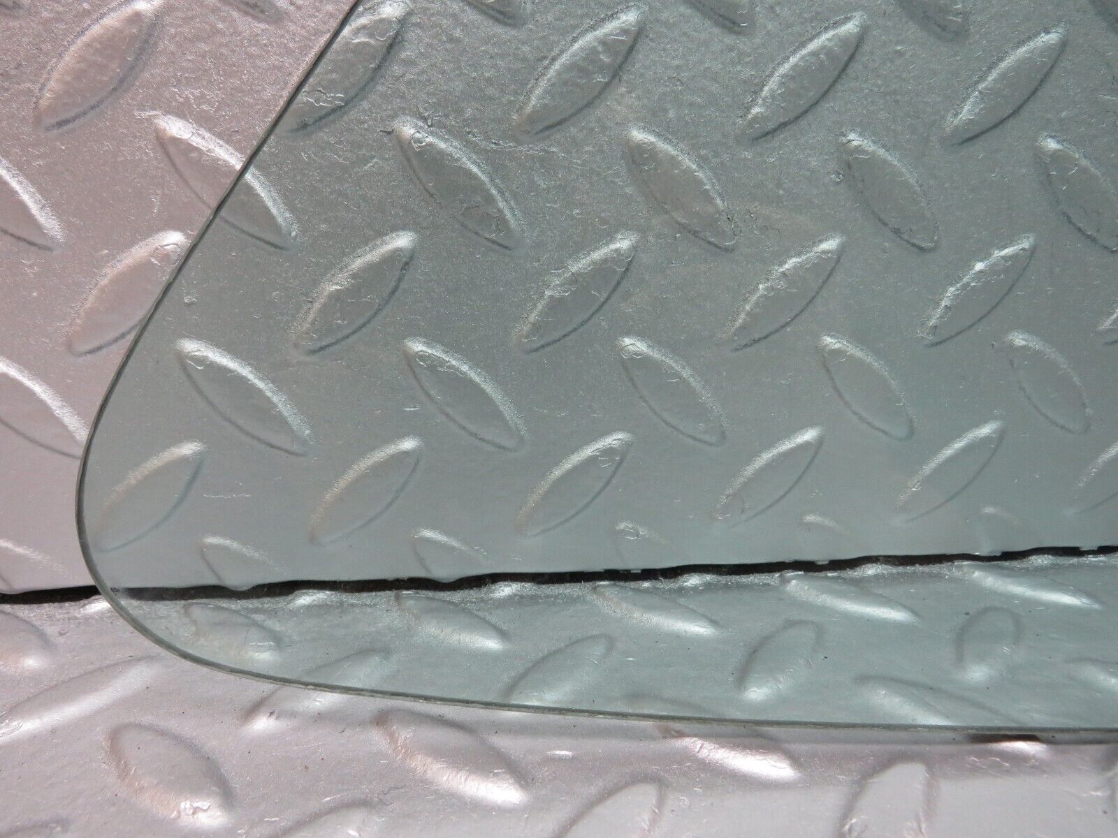 40156 Mercedes-Benz R107 350SL Hardtop Quarter Window Glass Right Side