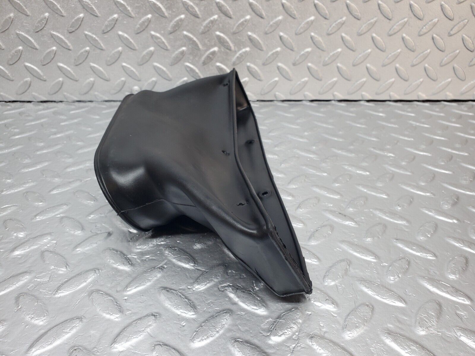 45933 Mercedes-Benz W126 420SE Heating Duct Rubber 1268320088