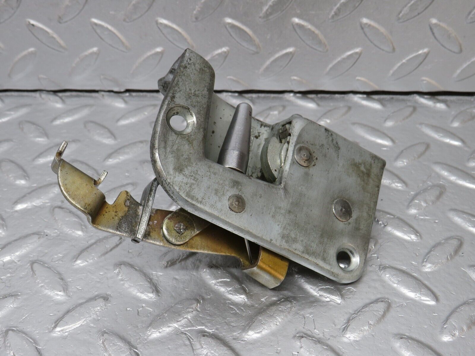 39839 Mercedes-Benz R107 350SL Left Door Lock Mechanism