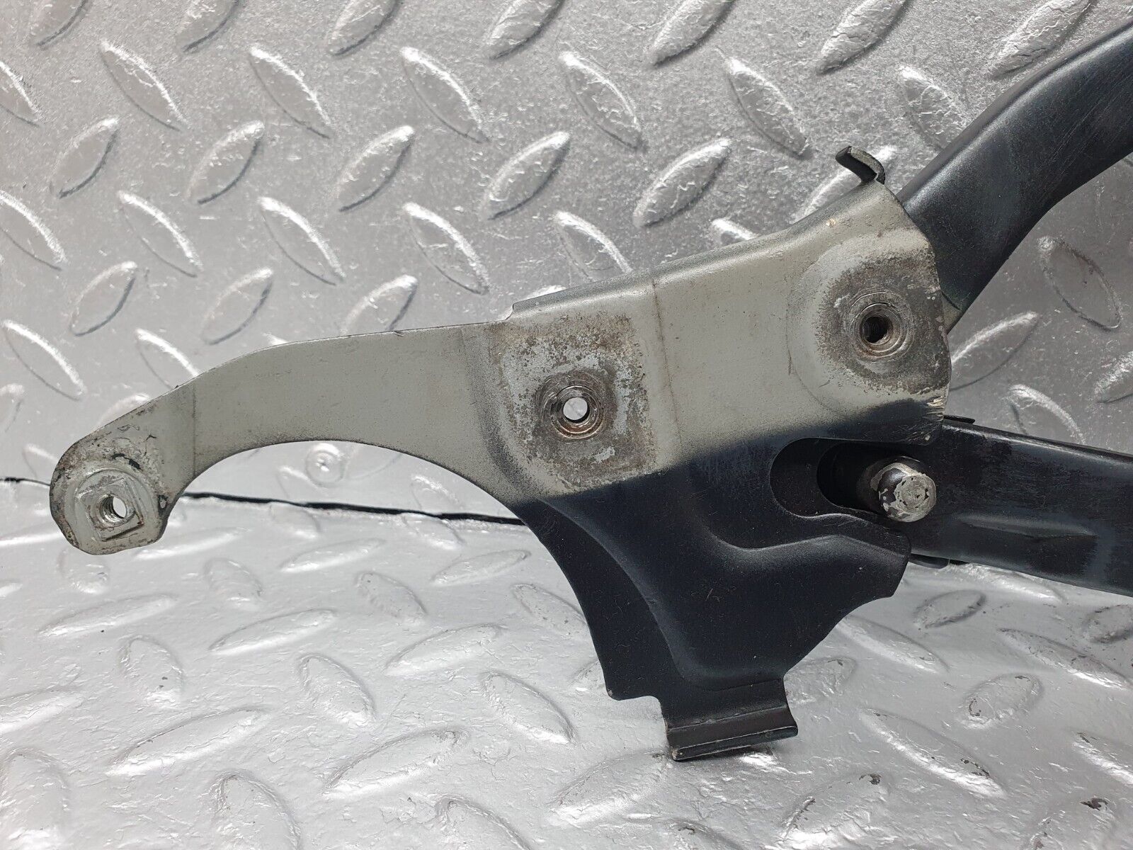 41874 Mercedes-Benz W202 C200 Bonnet Hinge Left Side 2028800128