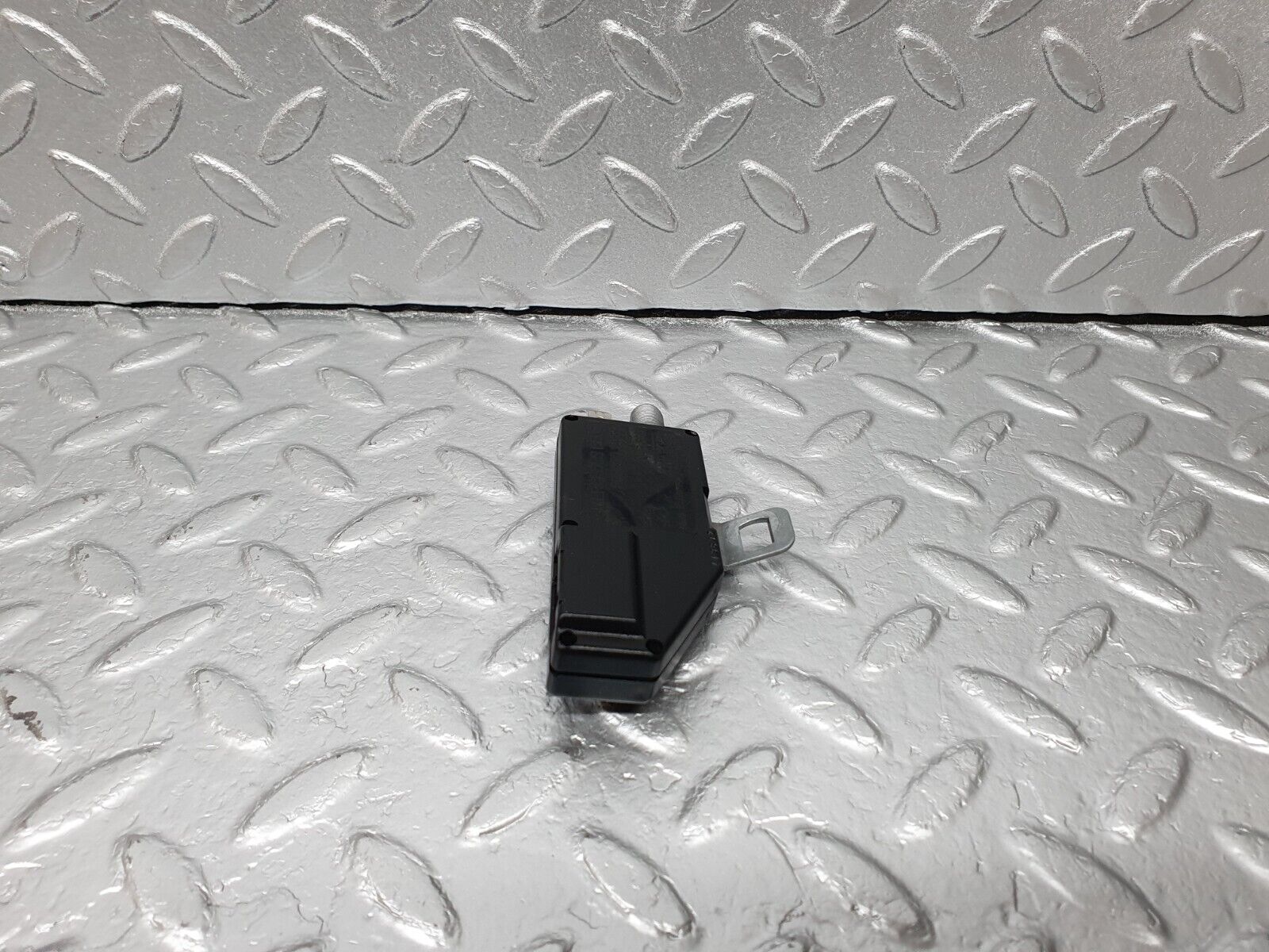 41856 Mercedes-Benz W202 C200 Radio Ariel Antenna Amplifier Booster 2028201989