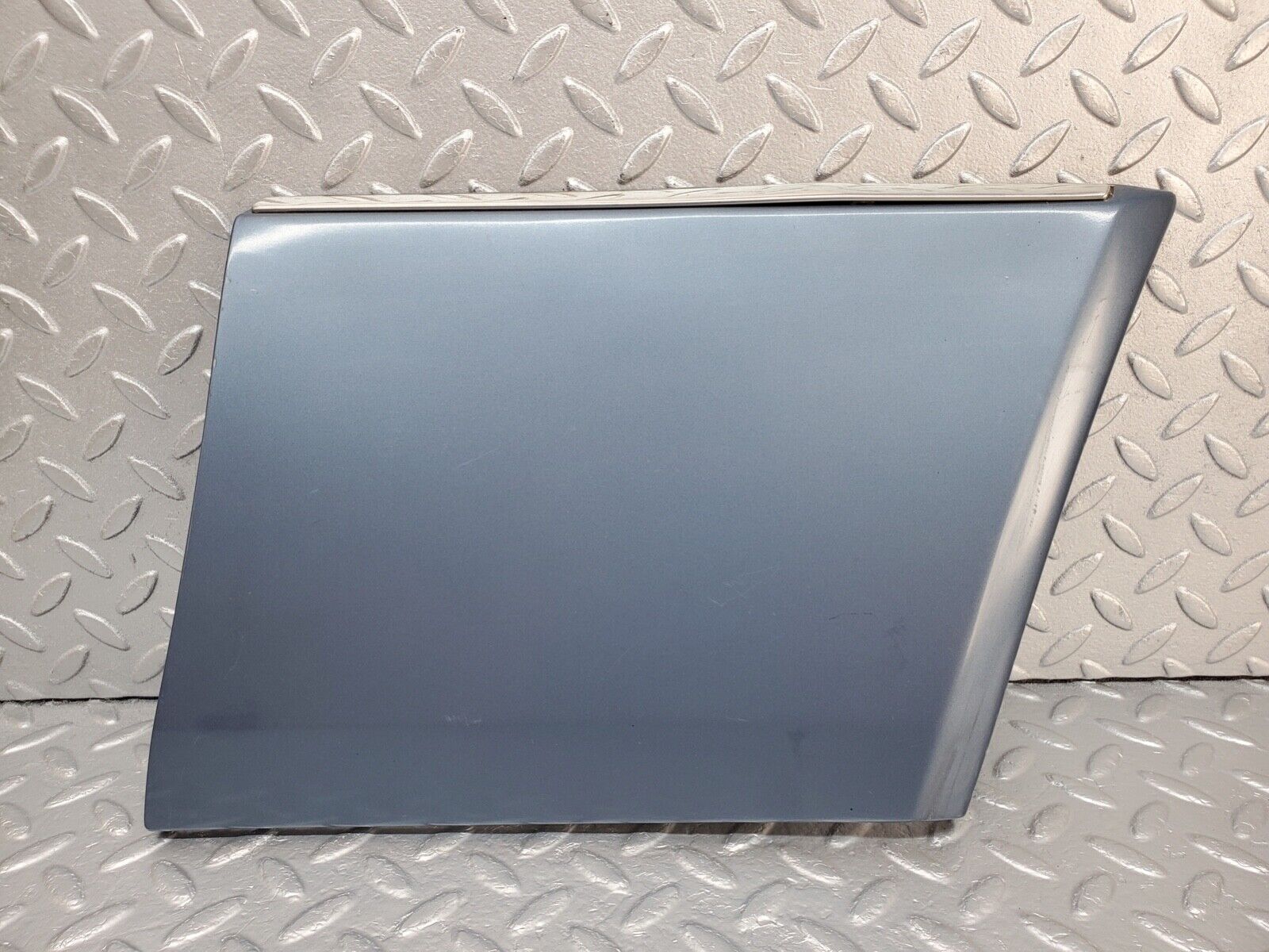 44645 Mercedes-Benz W124 220E Front Right Fender Wing Moulding Trim 1246901440