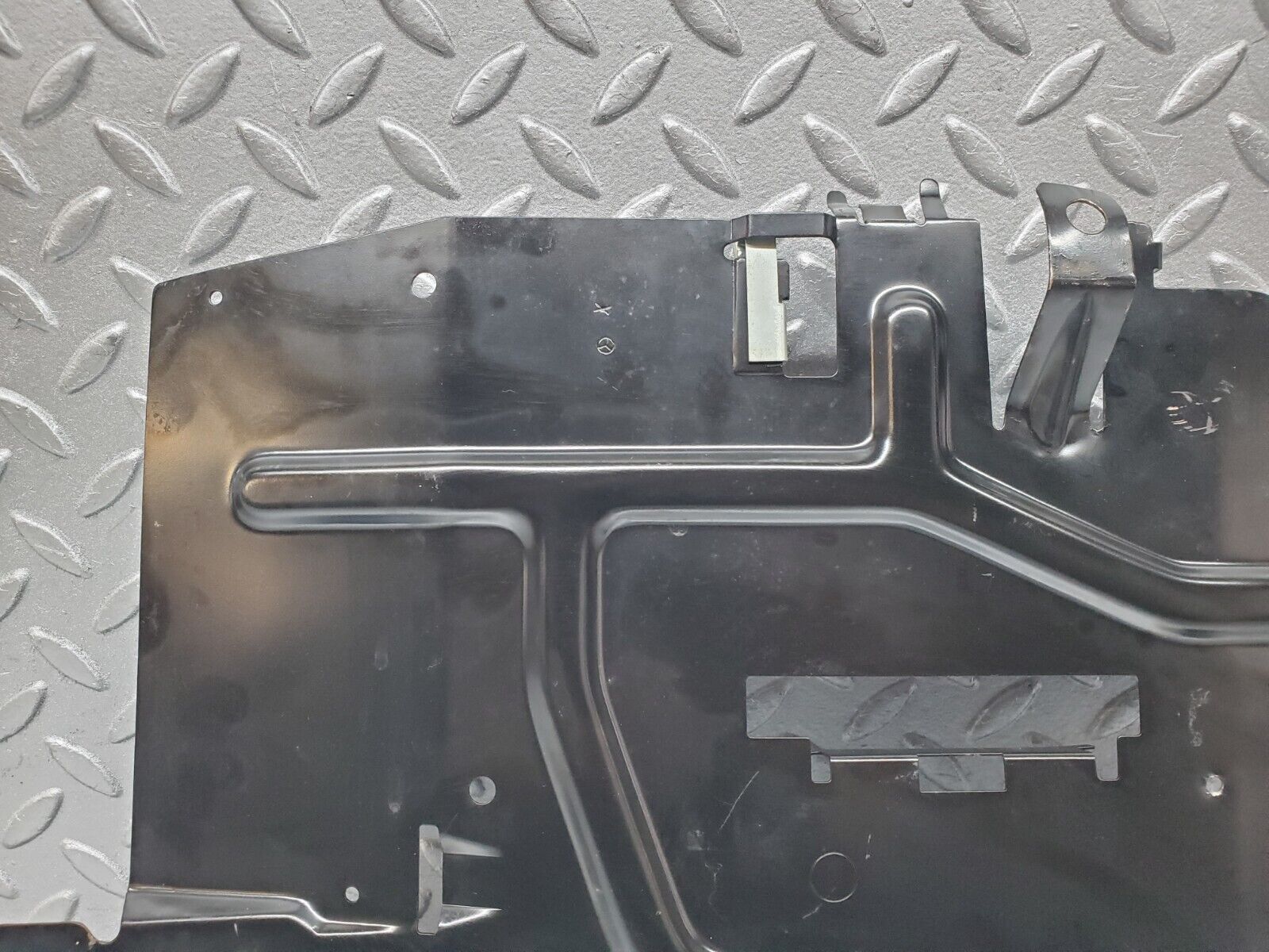 45629 Mercedes-Benz W126 420SE Left Footwell Relay Holder Bracket