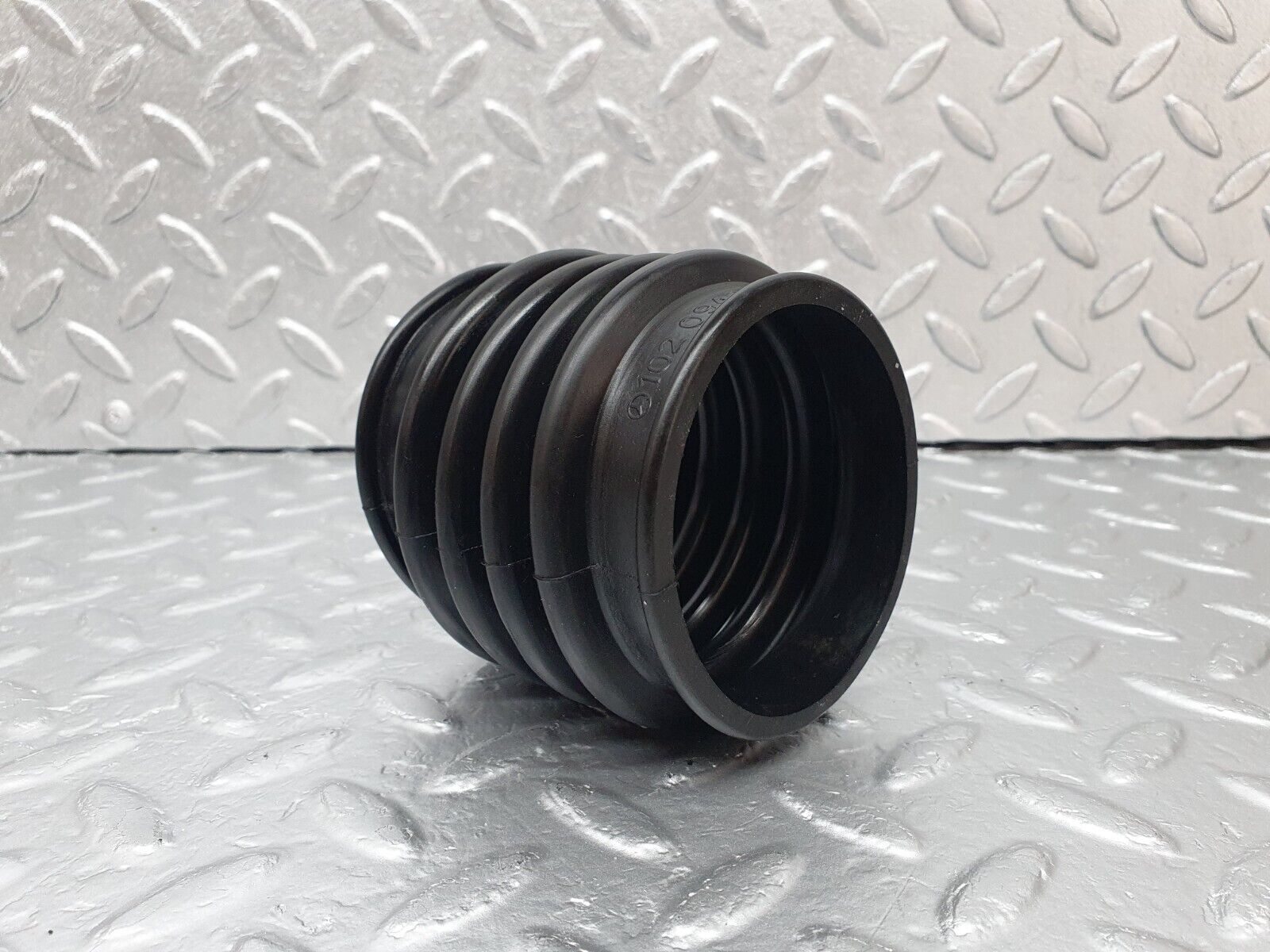 42829 Mercedes-Benz W201 190 2.0L Air Intake Hose 1020940091