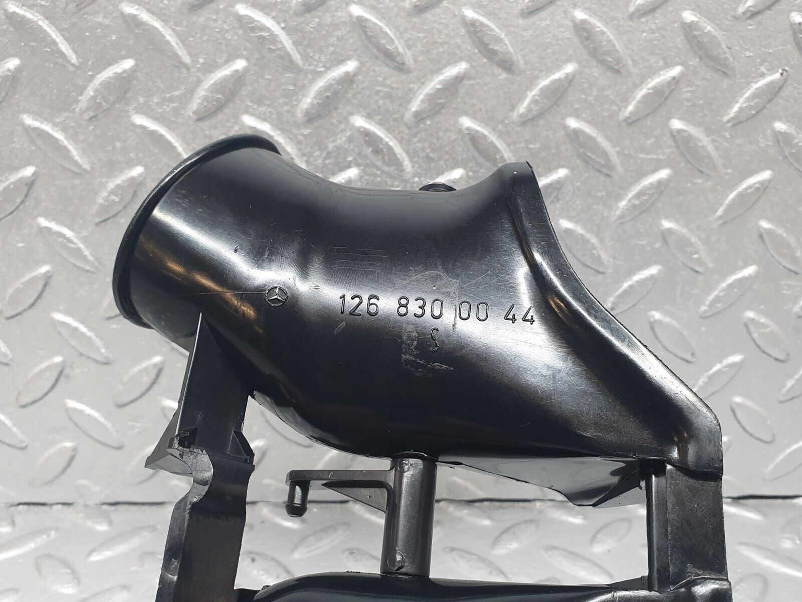 43628 Mercedes-Benz C126 380SEC Coupe Air Duct Vent 1268300044