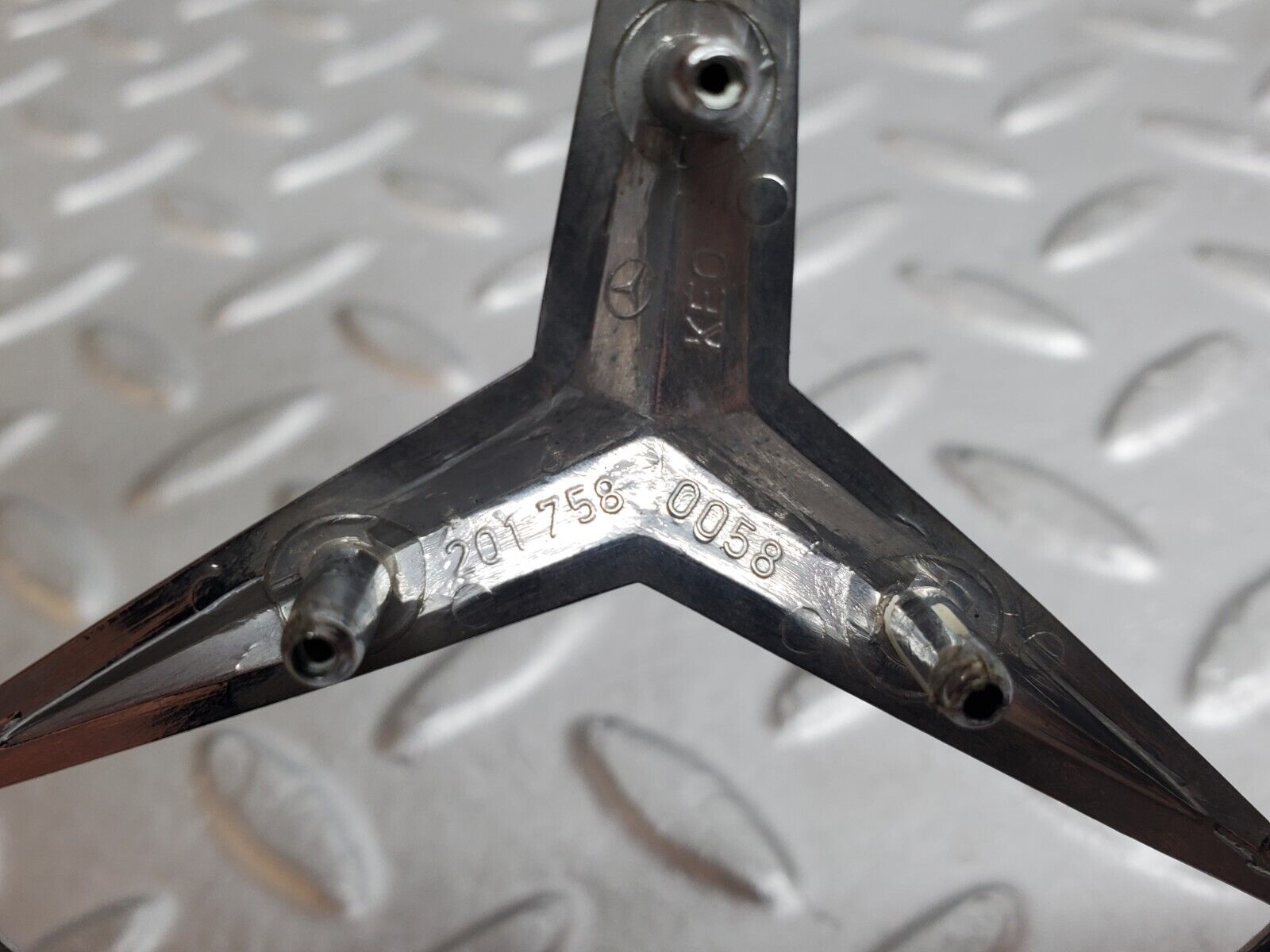 44753 Mercedes-Benz W124 220E Chrome Rear Emblem 2017580058