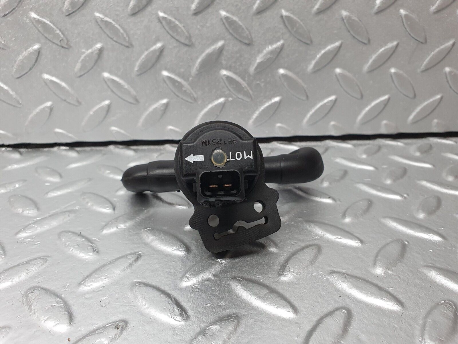 41820 Mercedes-Benz W202 C200 Fuel Regeneration Vacuum Valve 0004701693