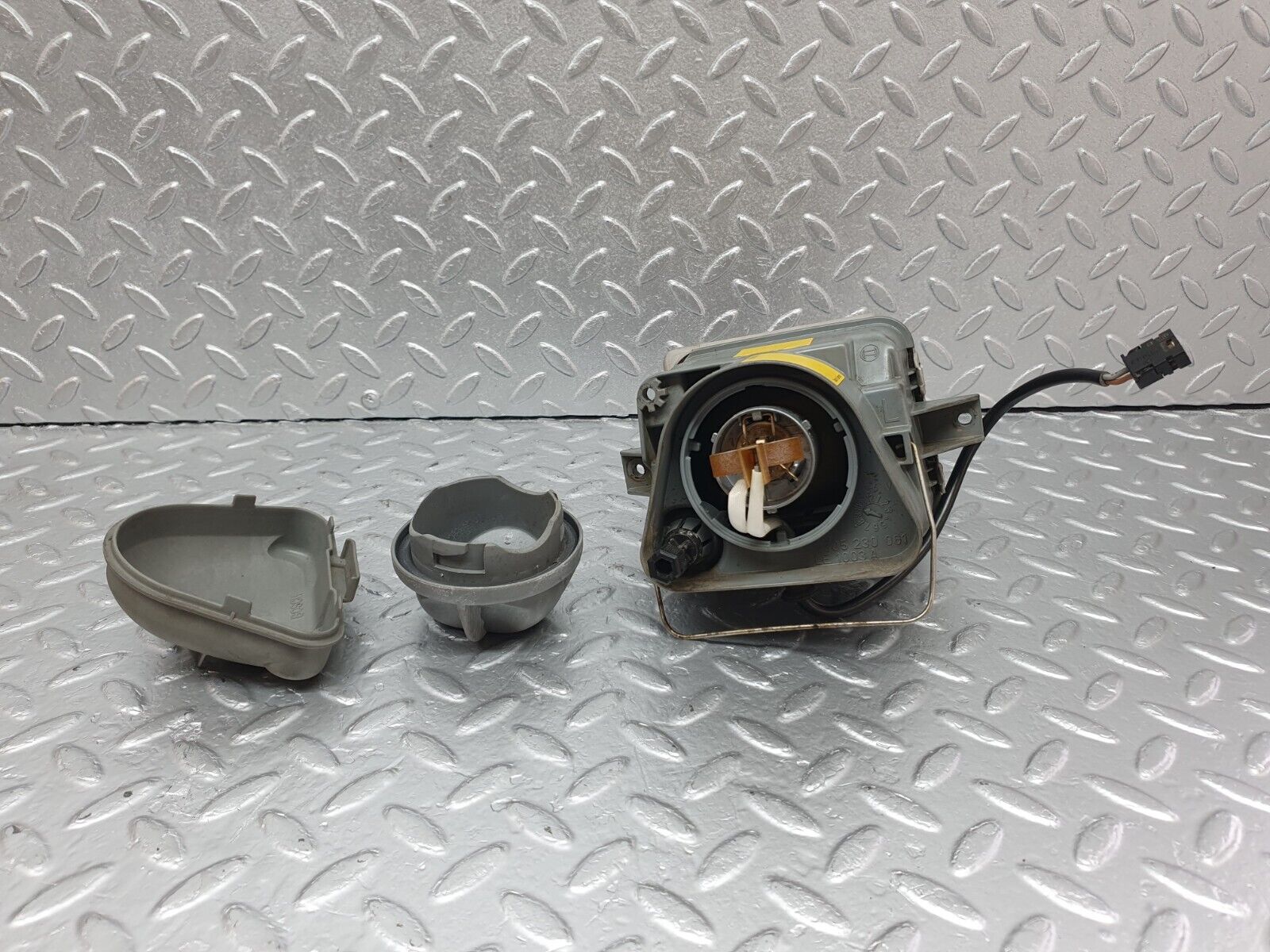 42404 Mercedes-Benz R129 320SL Coupe Front Left Fog Light Bosch No Lens 0305120001 1305230061