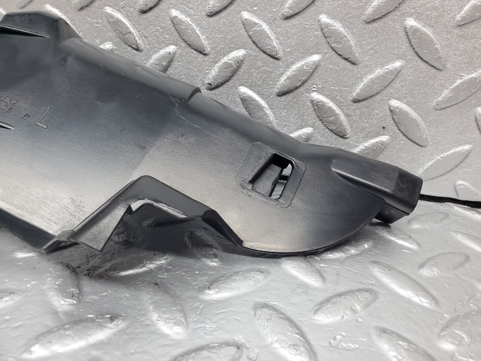 45612 Mercedes-Benz W126 420SE Front Left Door Lock Inner Cover 1267230308