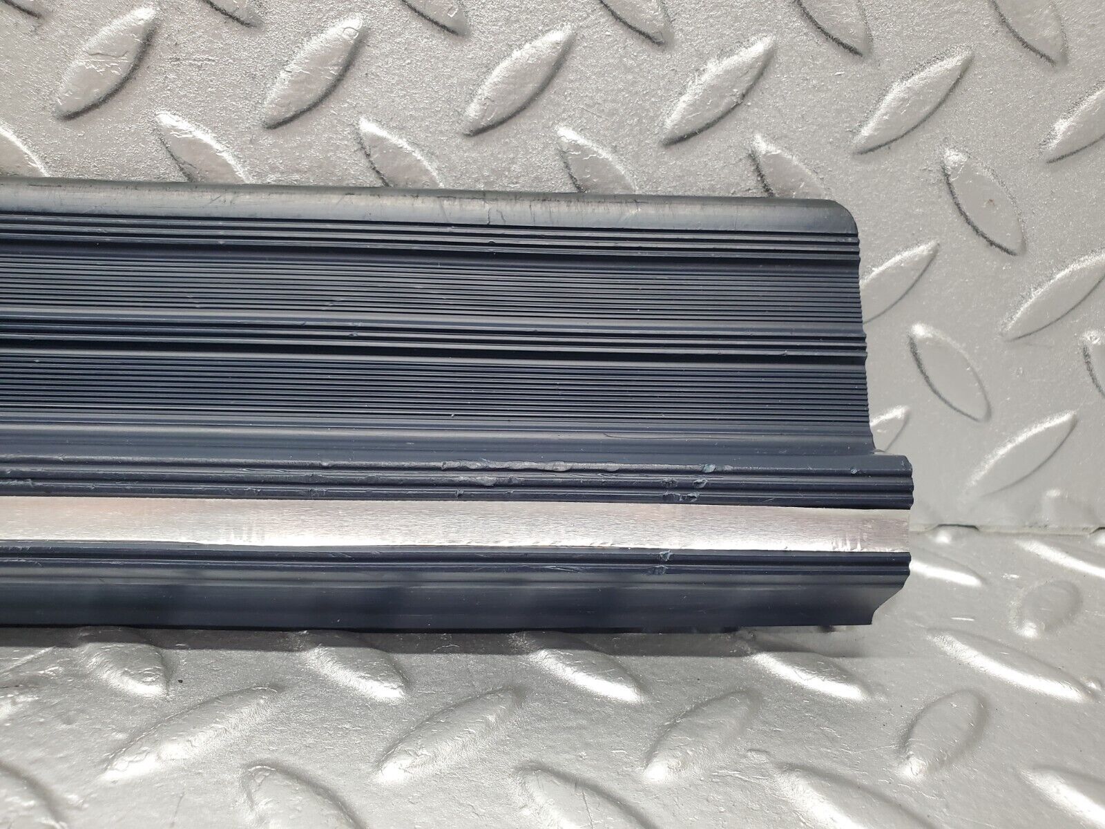 46007 Mercedes-Benz V123 240D LWB Rear Door Sill Trim Blue
