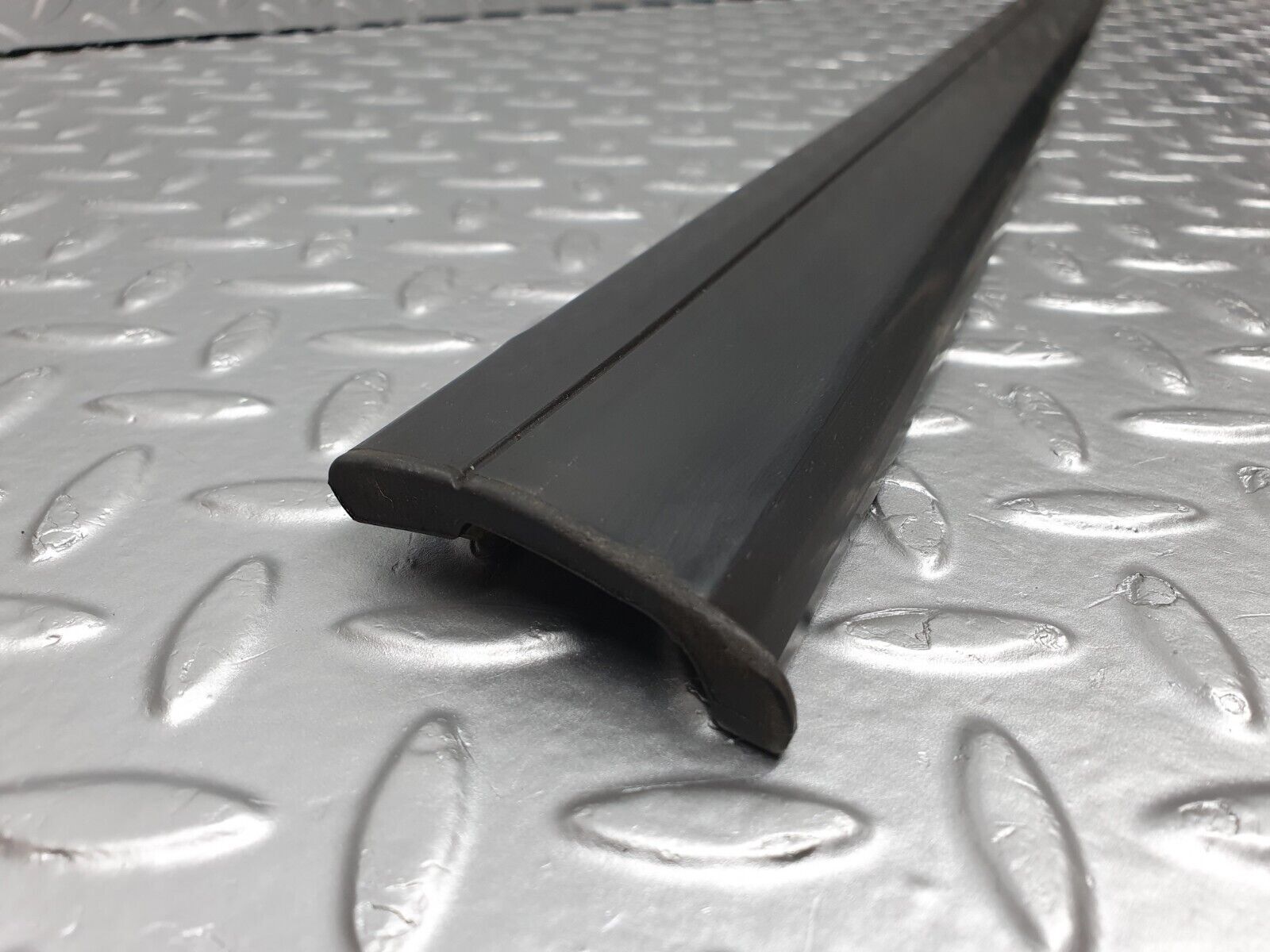 41684 Mercedes-Benz W124 200E Front Right Door Lower Moulding Trim