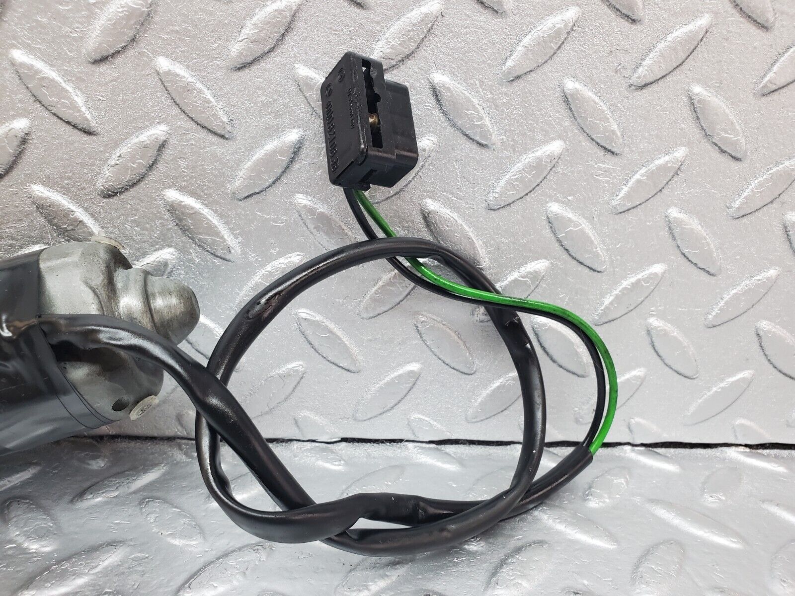 45762 Mercedes-Benz W126 420SE Rear Right Window Regulator Motor 0130821036