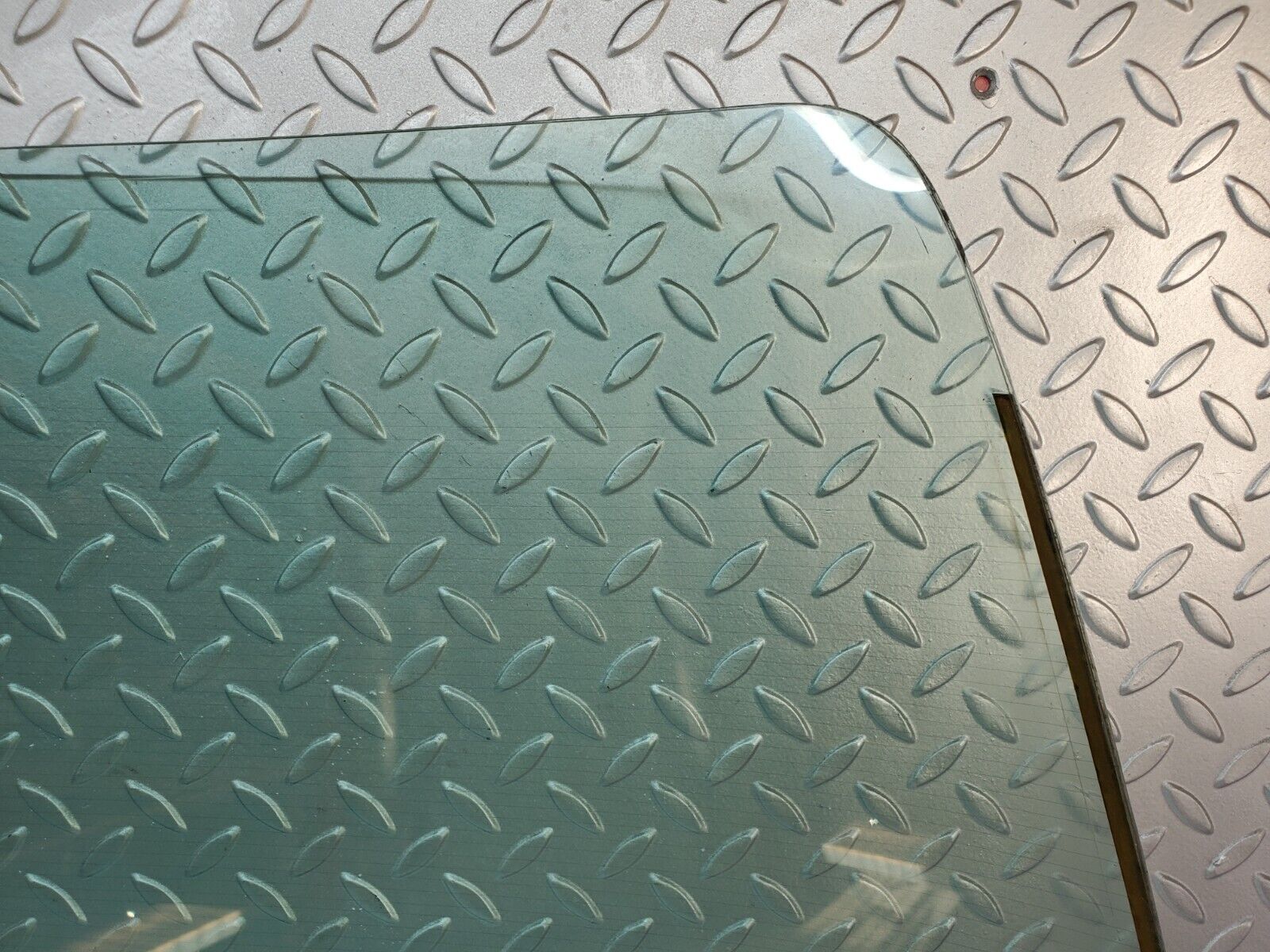 45723 Mercedes-Benz W126 420SE Rear Heated Windscreen Glass