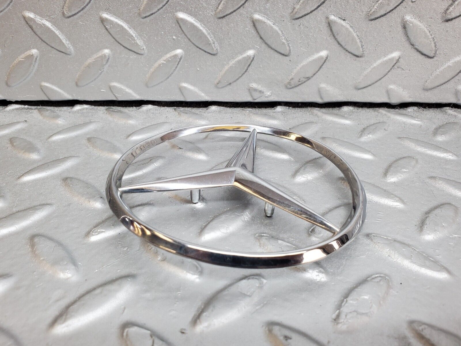 44753 Mercedes-Benz W124 220E Chrome Rear Emblem 2017580058