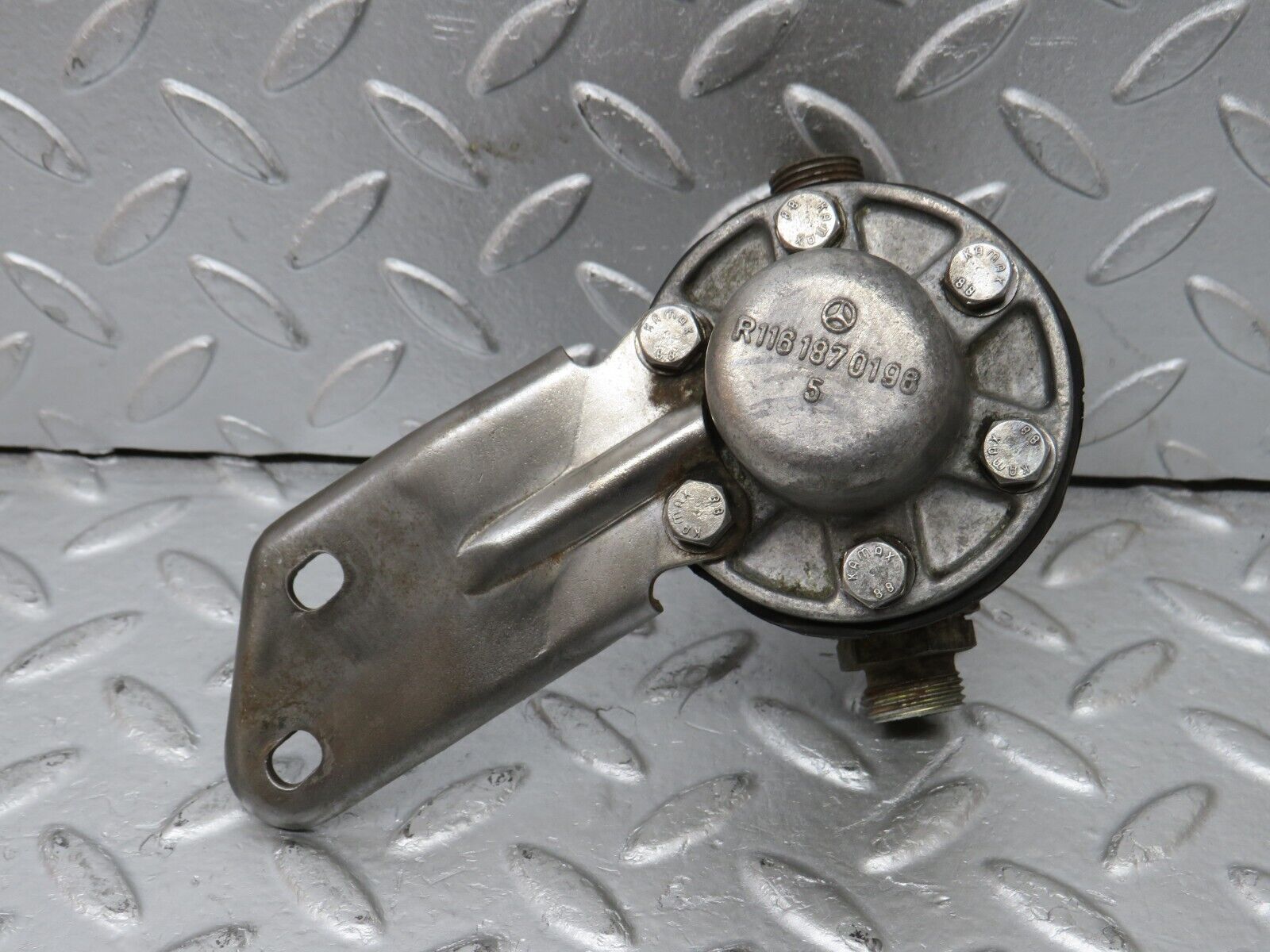 32858 Mercedes-Benz C107 R107 350 V8 Oil Pressure Damper 1161870196 1161870494