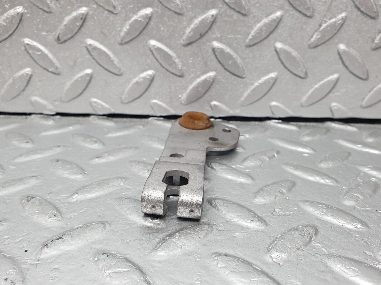 43832 Mercedes-Benz C126 380SEC Coupe Automatic Gearbox Linkage Bracket