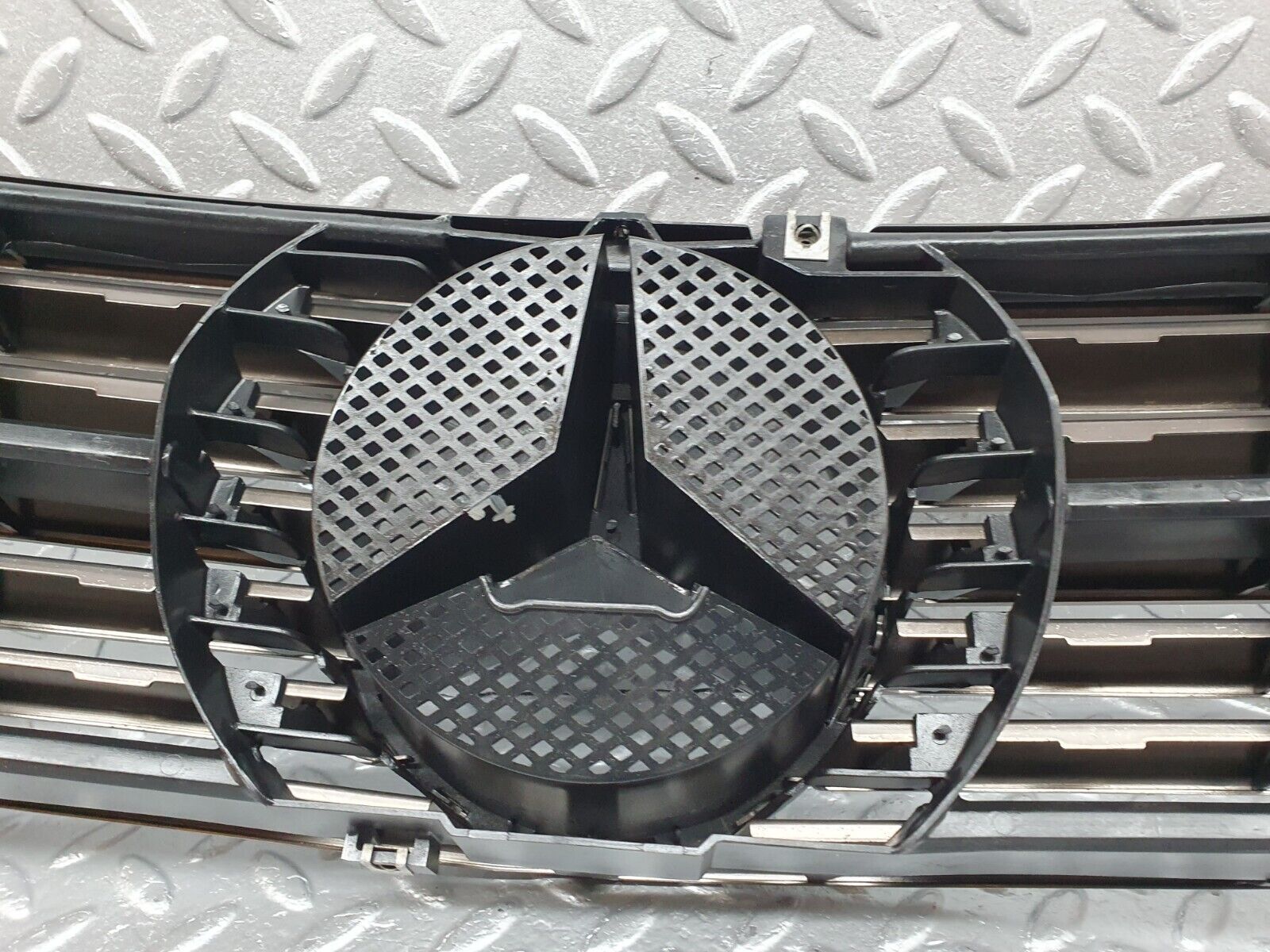 42175 Mercedes-Benz R129 320SL Coupe Bonnet Grill 7 Slat 1298800185