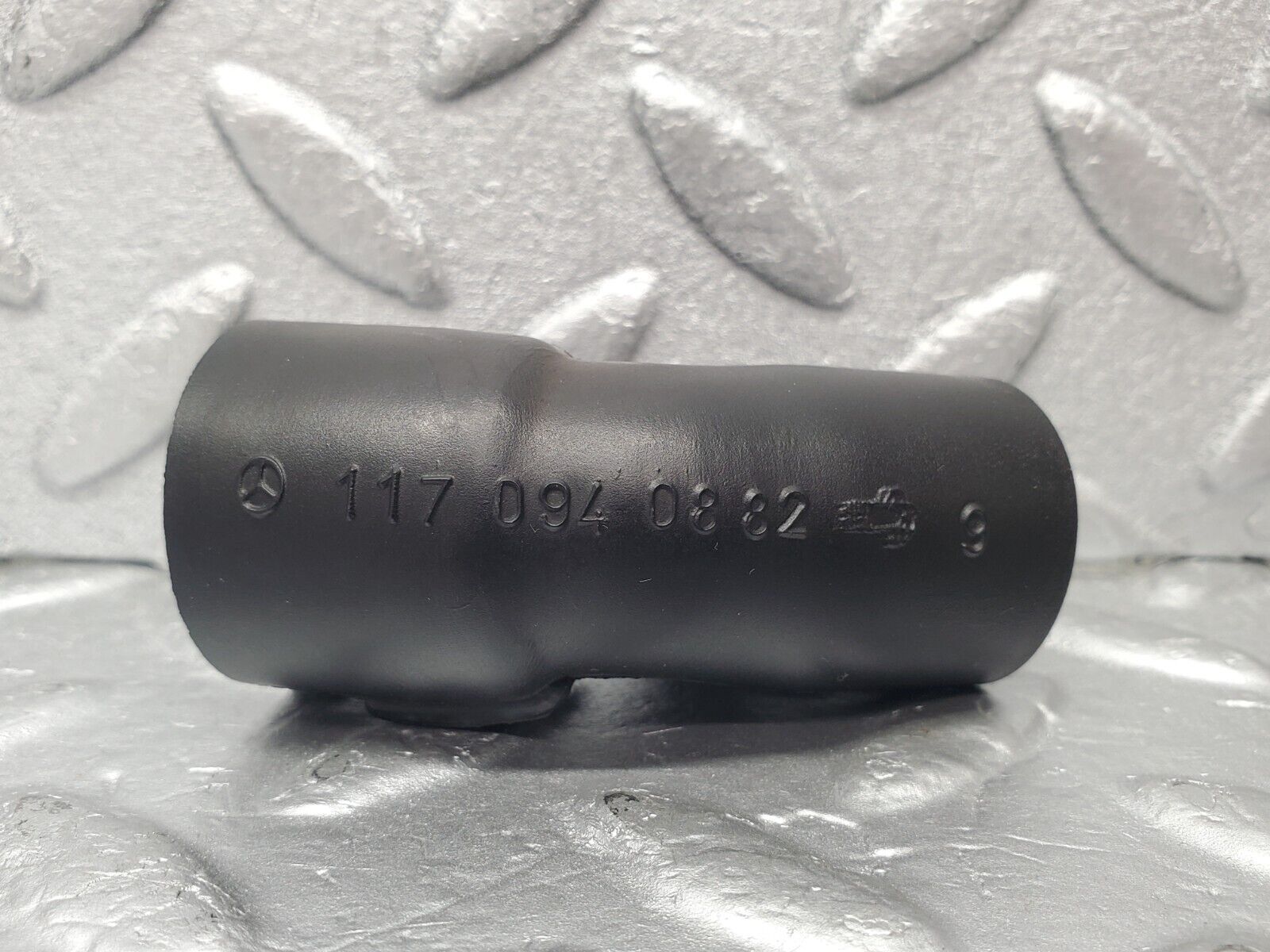 46084 Mercedes-Benz W126 420SE Crankcase Breather Hose Pipe 1170940882