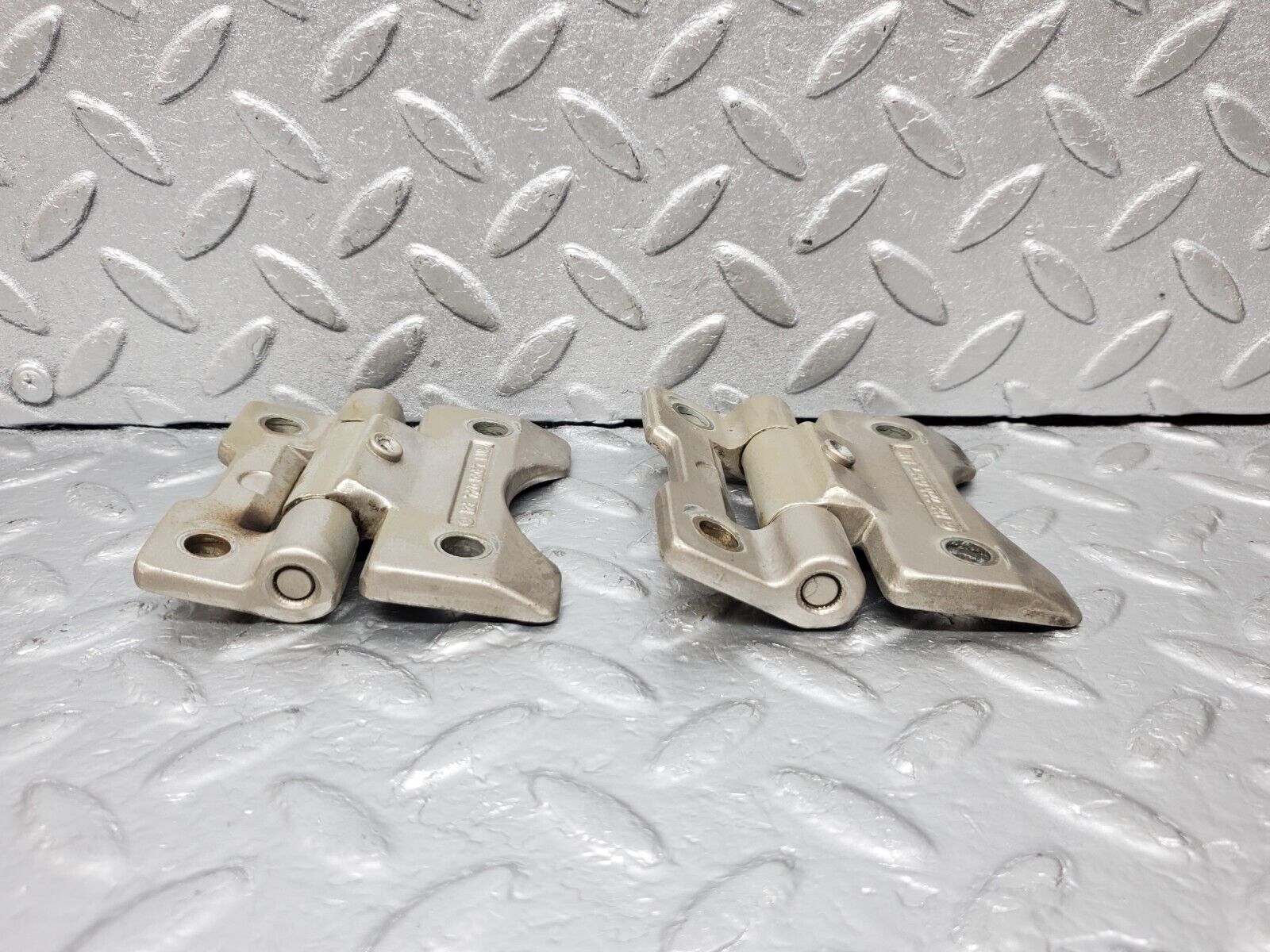 45551 Mercedes-Benz W126 420SE Door Hinge Pair Right Side 1237200037