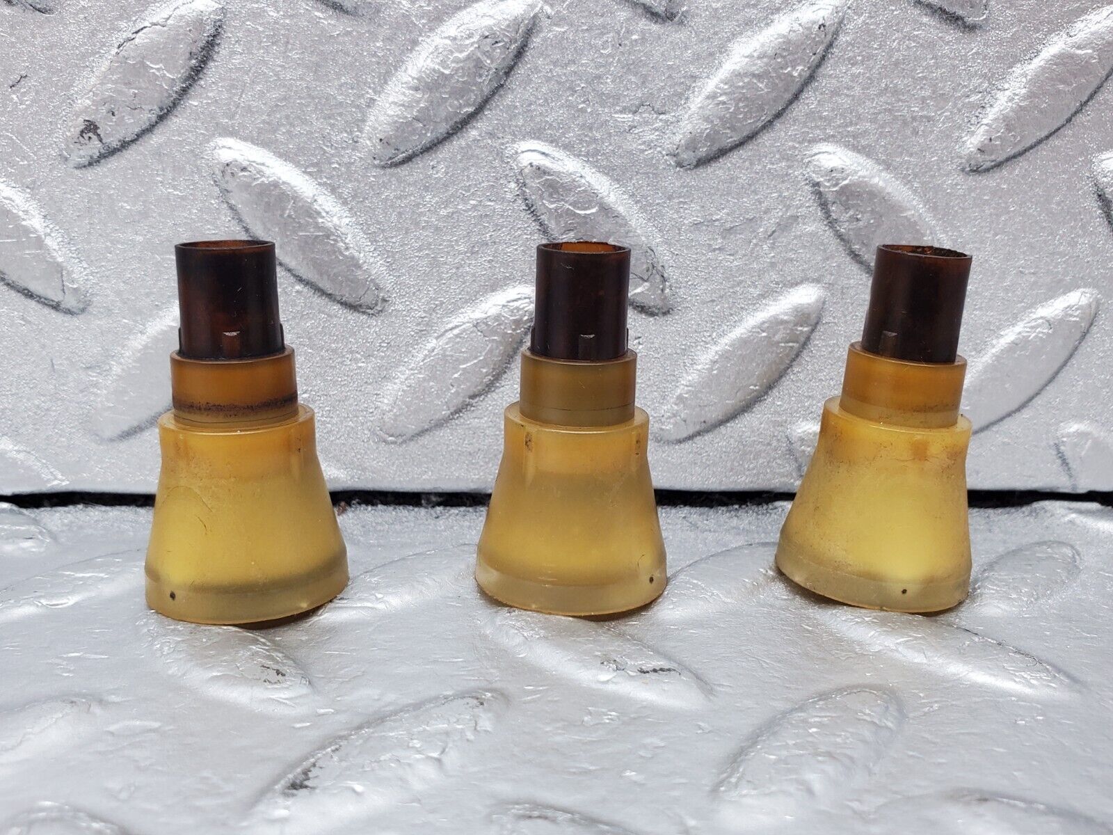 45444 Mercedes-Benz 280E M110.988 Fuel Injector Holder Set Plastic