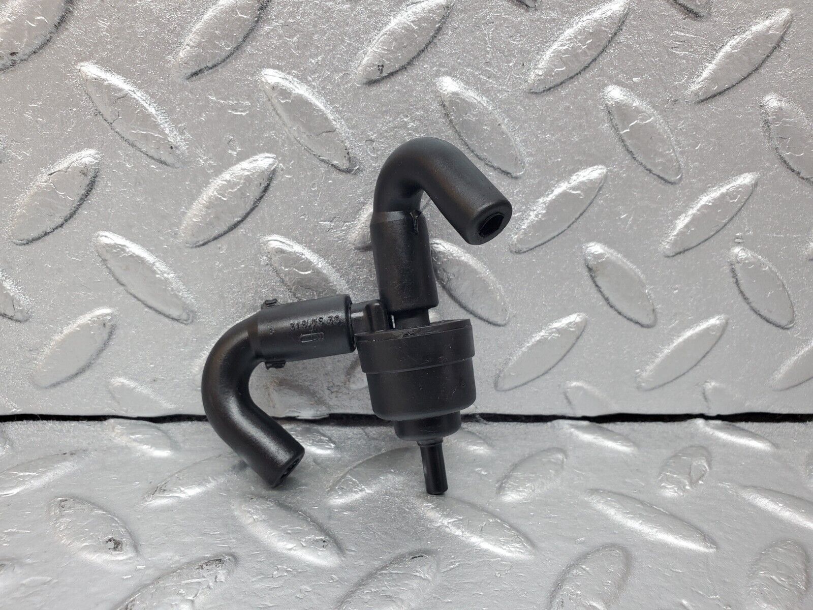 44996 Mercedes-Benz R129 300SL Coupe Engine Crankcase Vent Valve 1074700893