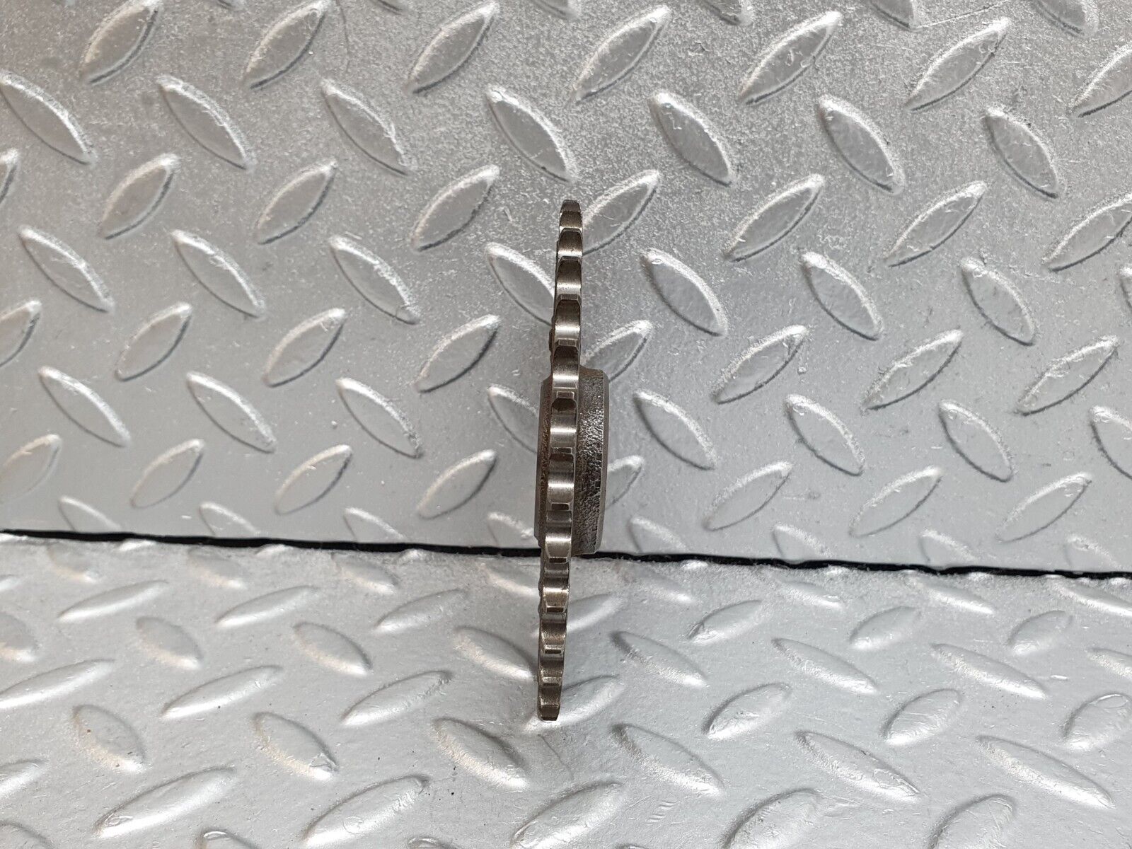 43068 Mercedes-Benz W123 Camshaft Timing Gear 1020520201