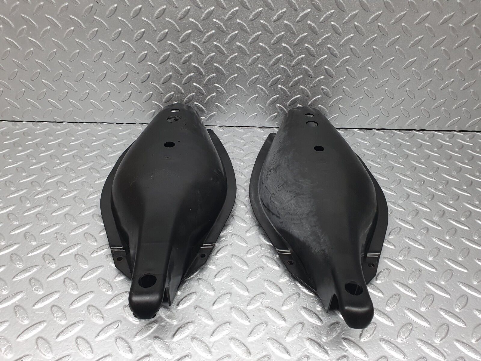 41779 Mercedes-Benz W202 C200 Rear Control Arm Cover 2x 1293520189 1293520188