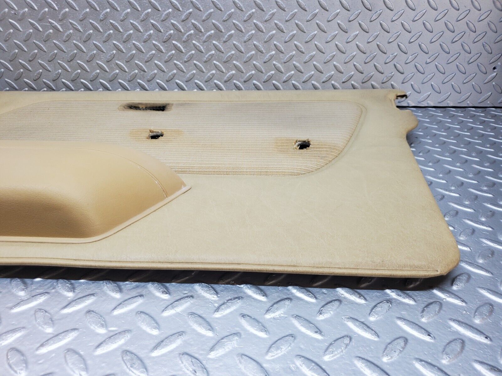 44377 Mercedes-Benz W123 280E Front Right Door Card Beige