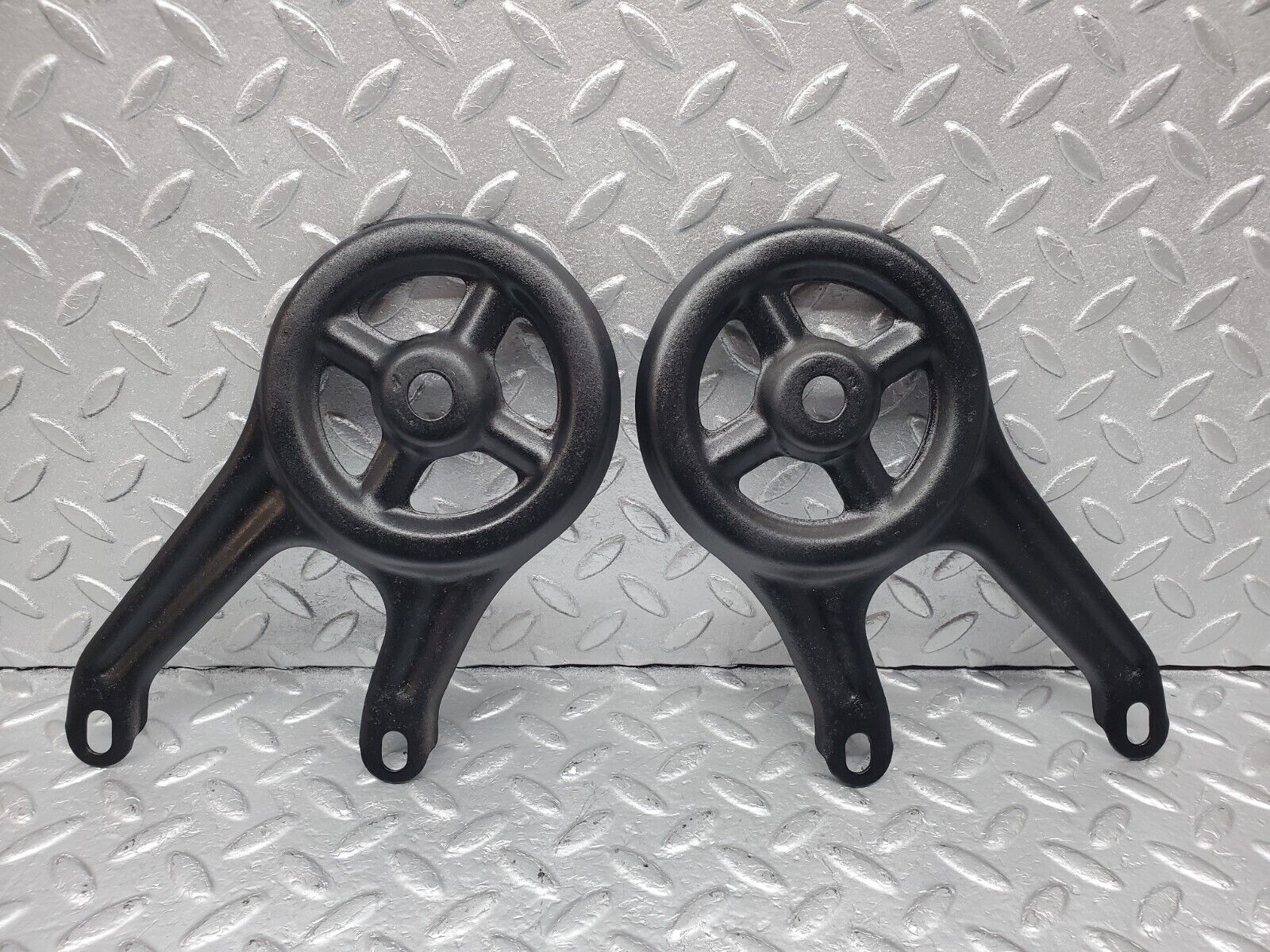 45920 Mercedes-Benz W126 420SE Rear Suspension Axle Mounting Bracket 2x