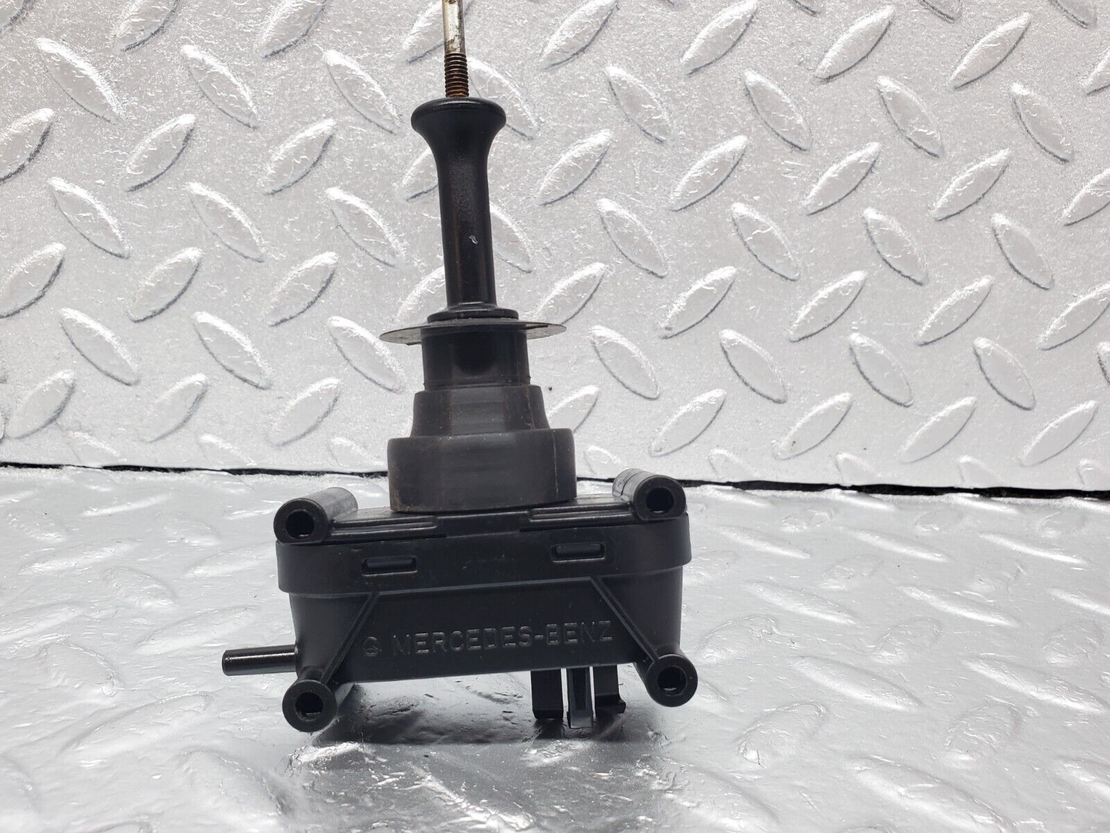 45643 Mercedes-Benz W126 420SE Rear Left Door Lock Vacuum Actuator