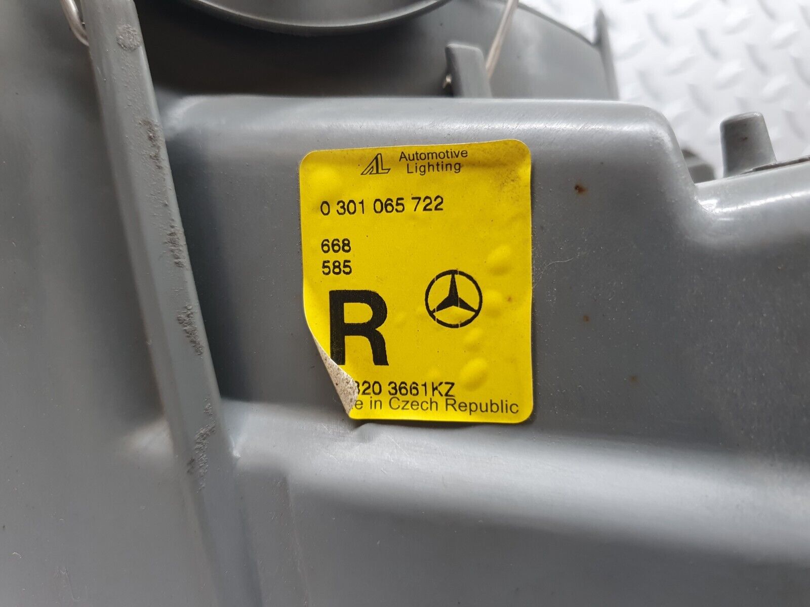 43619 Mercedes-Benz C126 380SEC Coupe Headlight Right Bosch 1268203661 0301065722 1305620484