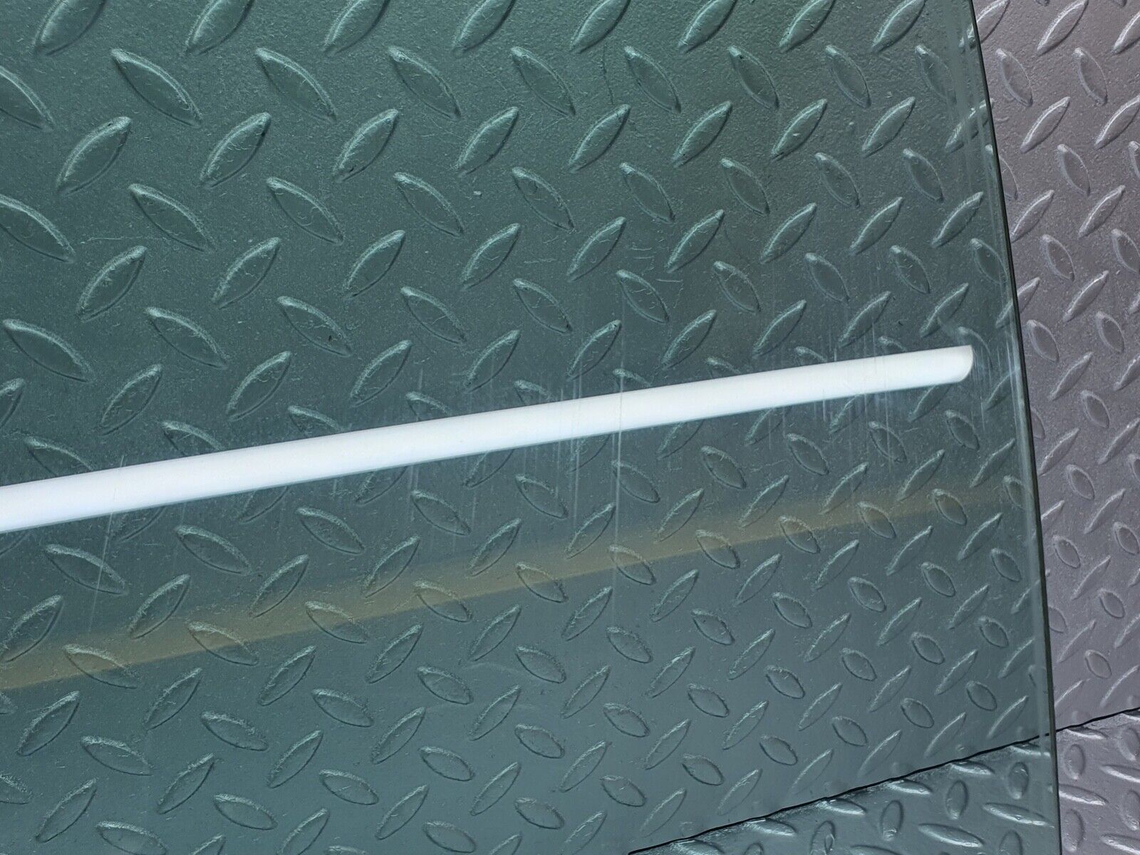 41994 Mercedes-Benz W202 C200 Front Left Door Window Glass