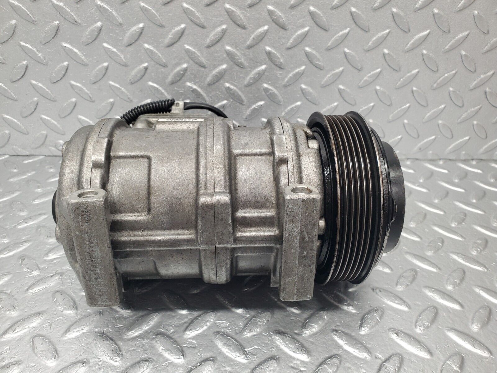 46163 Mercedes-Benz W124 280E Air Conditioning Compressor Denso 0002340111 0002344603 0002300511