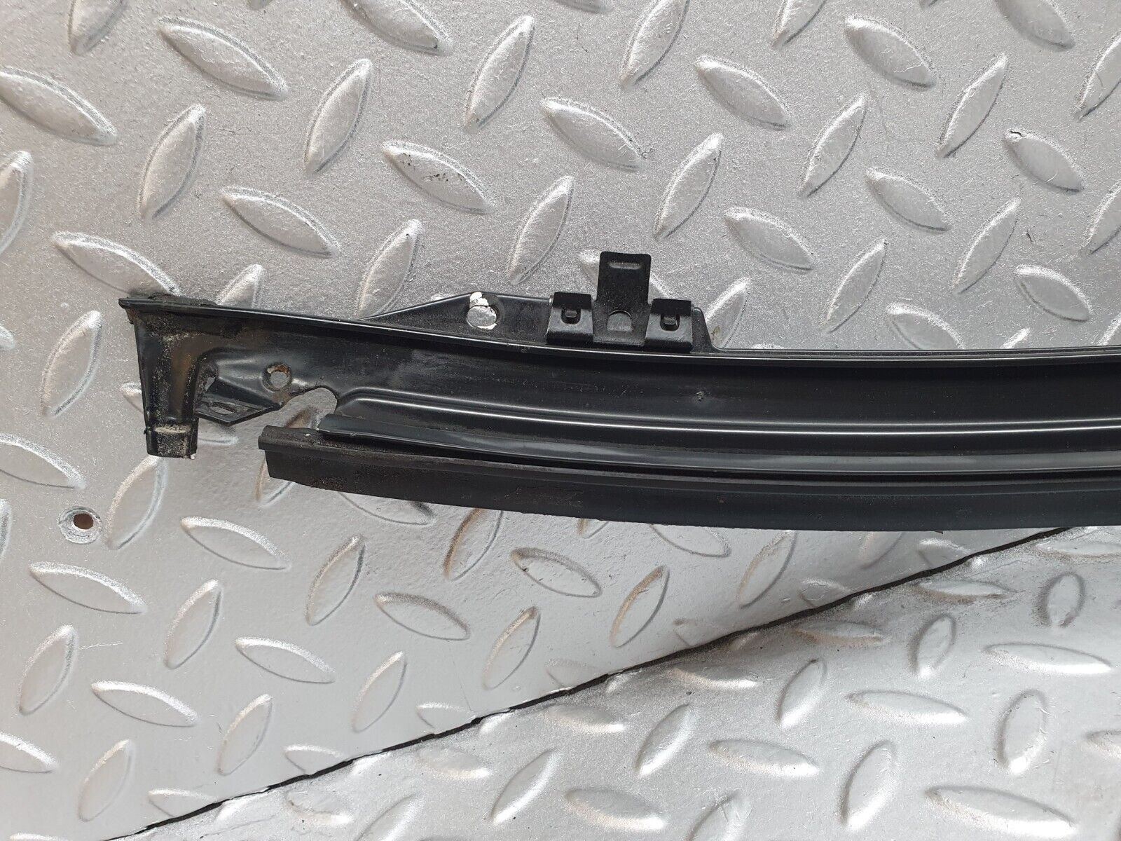 42642 Mercedes-Benz R129 320SL Coupe Front Windscreen Top Moulding Trim