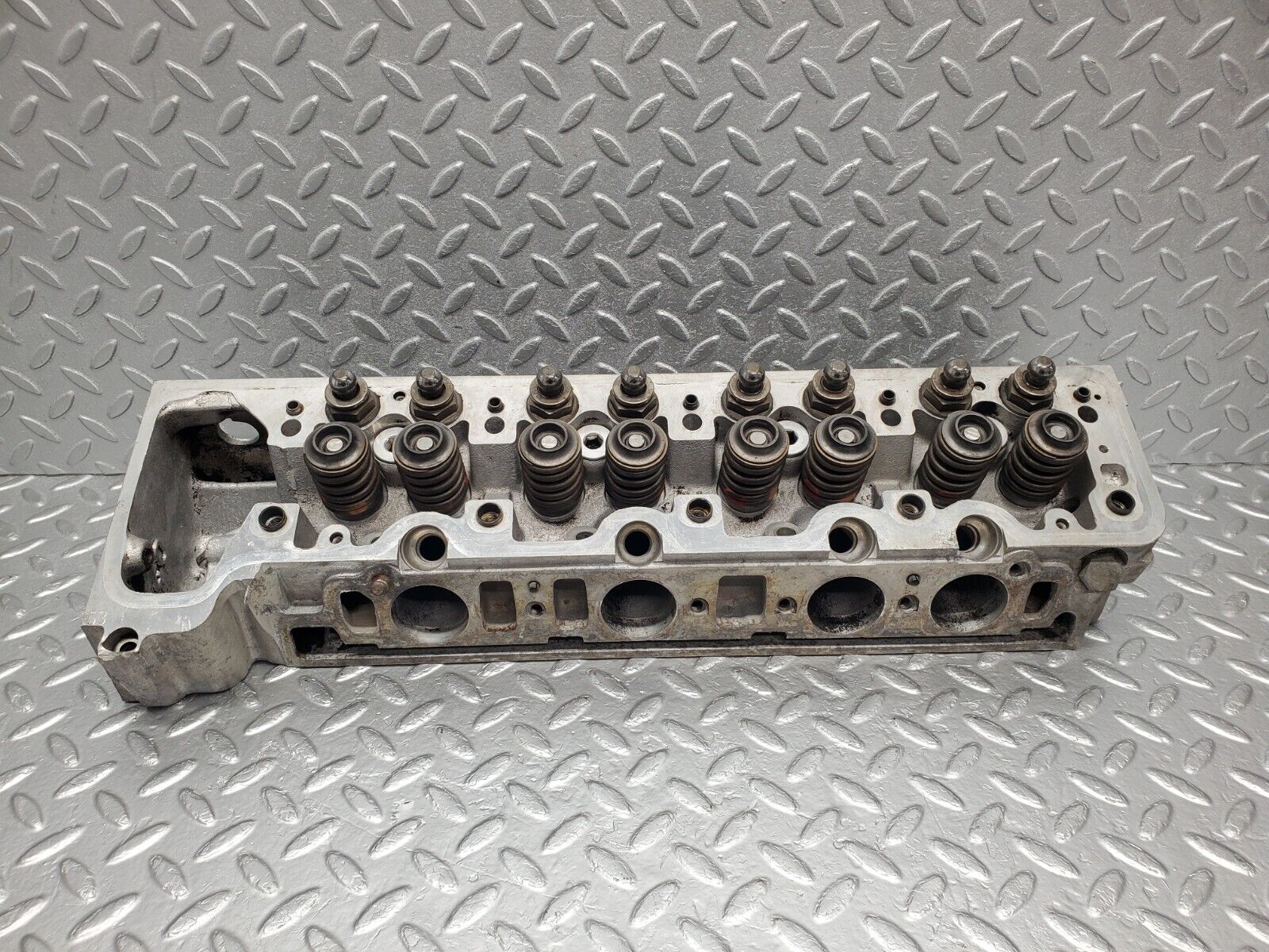 46290 Mercedes-Benz W126 420SE Cylinder Head Right Side 1160163901