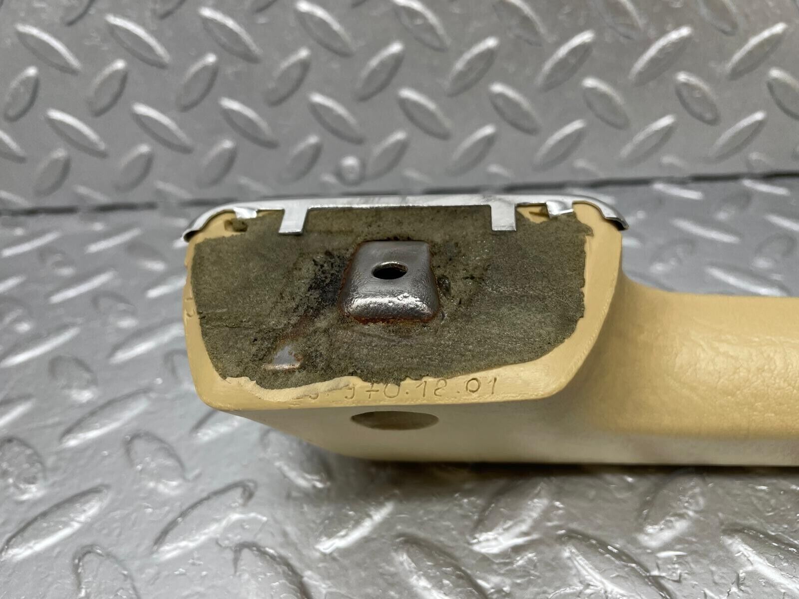 44260 Mercedes-Benz W123 280E Rear Right Interior Door Handle Beige 1239701801